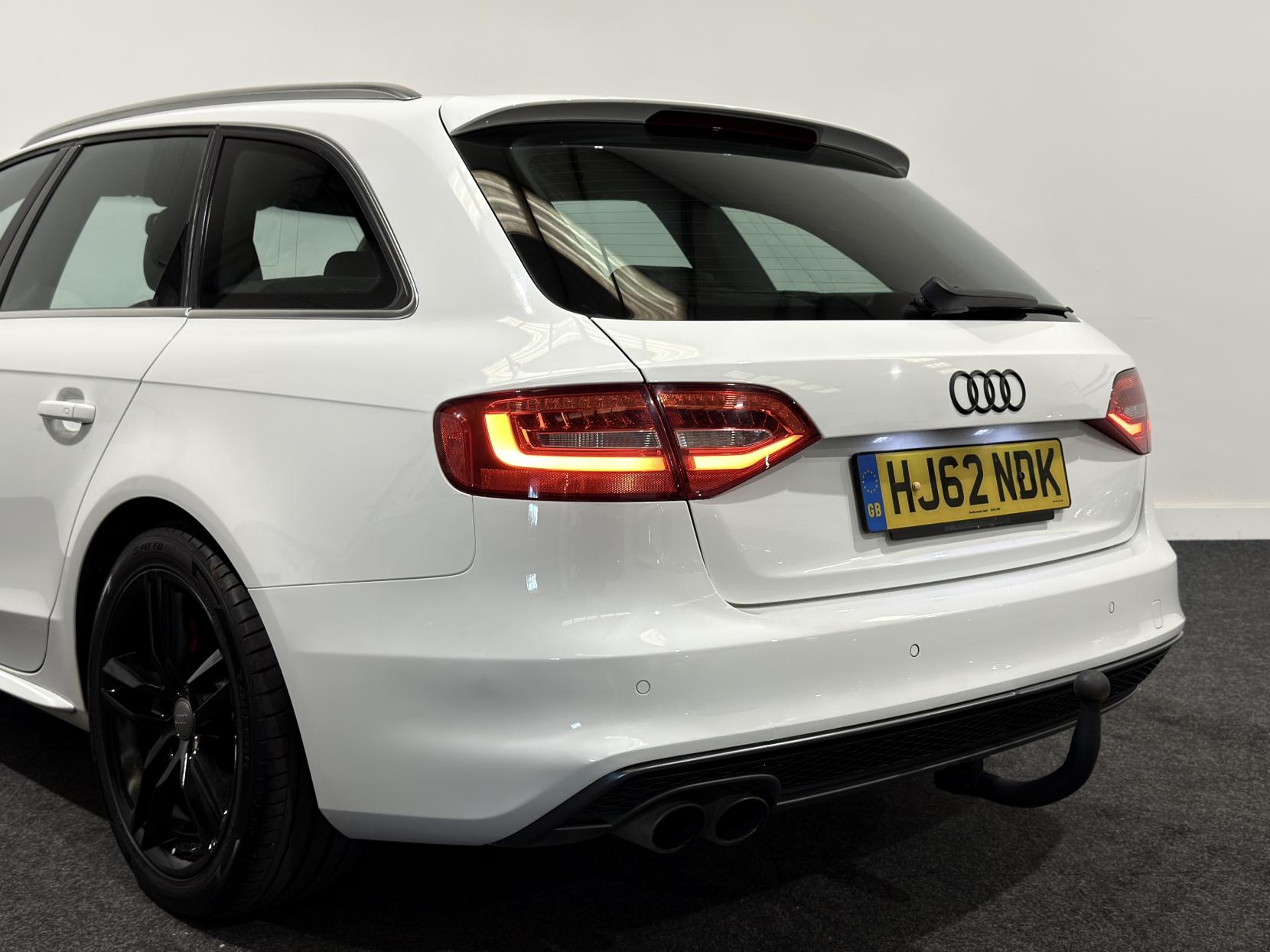 Audi A4 Avant 2.0 TDI S line Estate 5dr Diesel Manual Euro 5 (s/s) (177 ps)