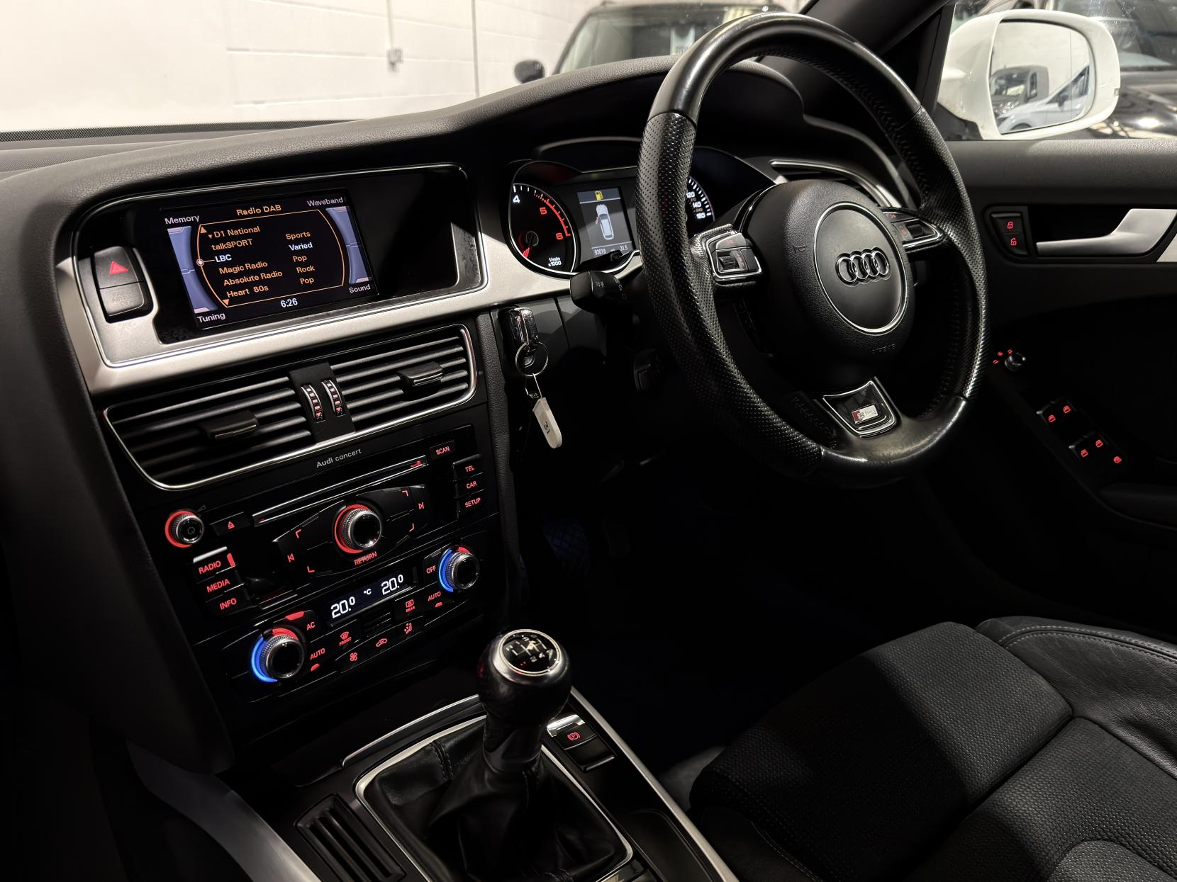 Audi A4 Avant 2.0 TDI S line Estate 5dr Diesel Manual Euro 5 (s/s) (177 ps)