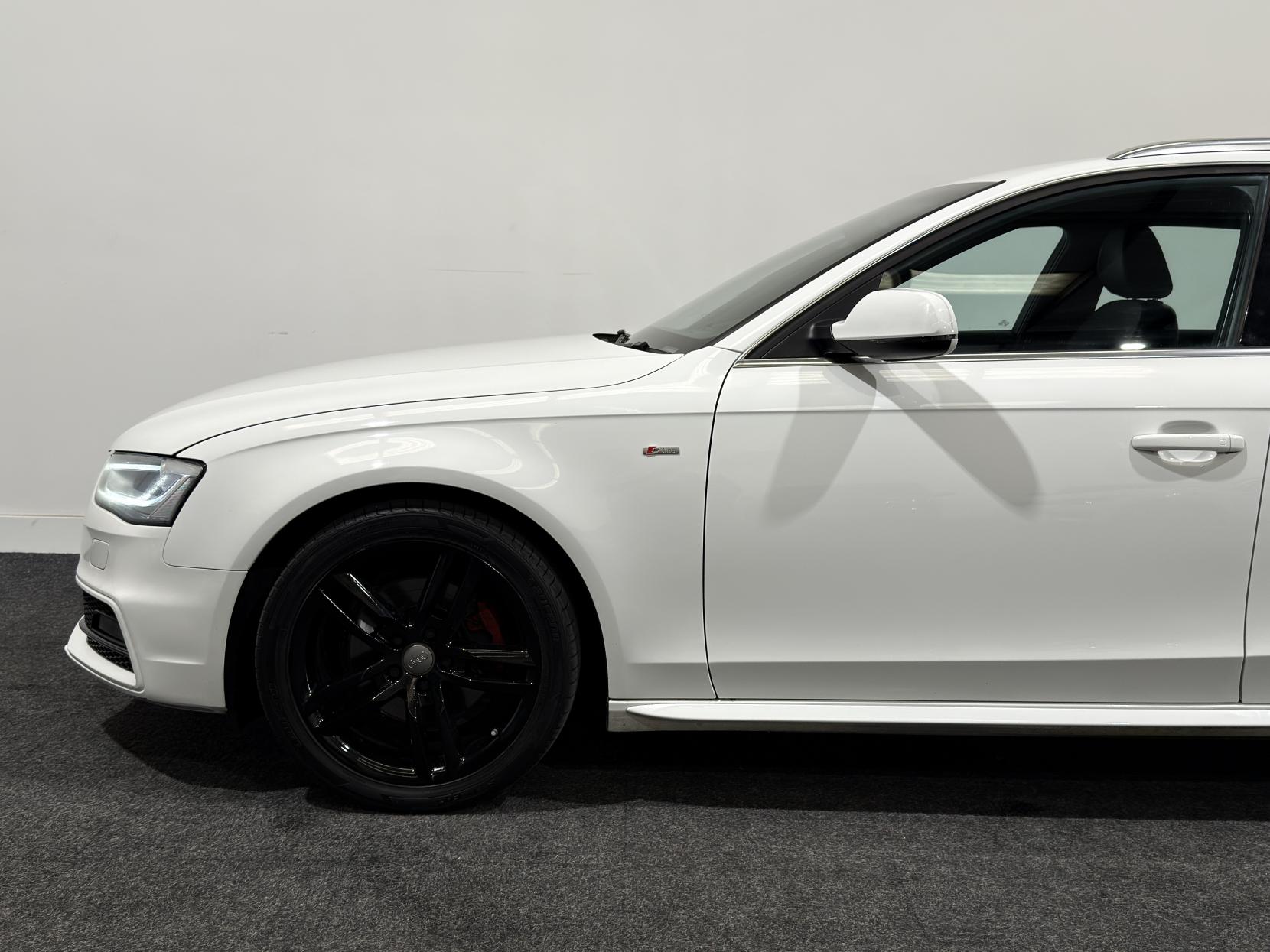 Audi A4 Avant 2.0 TDI S line Estate 5dr Diesel Manual Euro 5 (s/s) (177 ps)