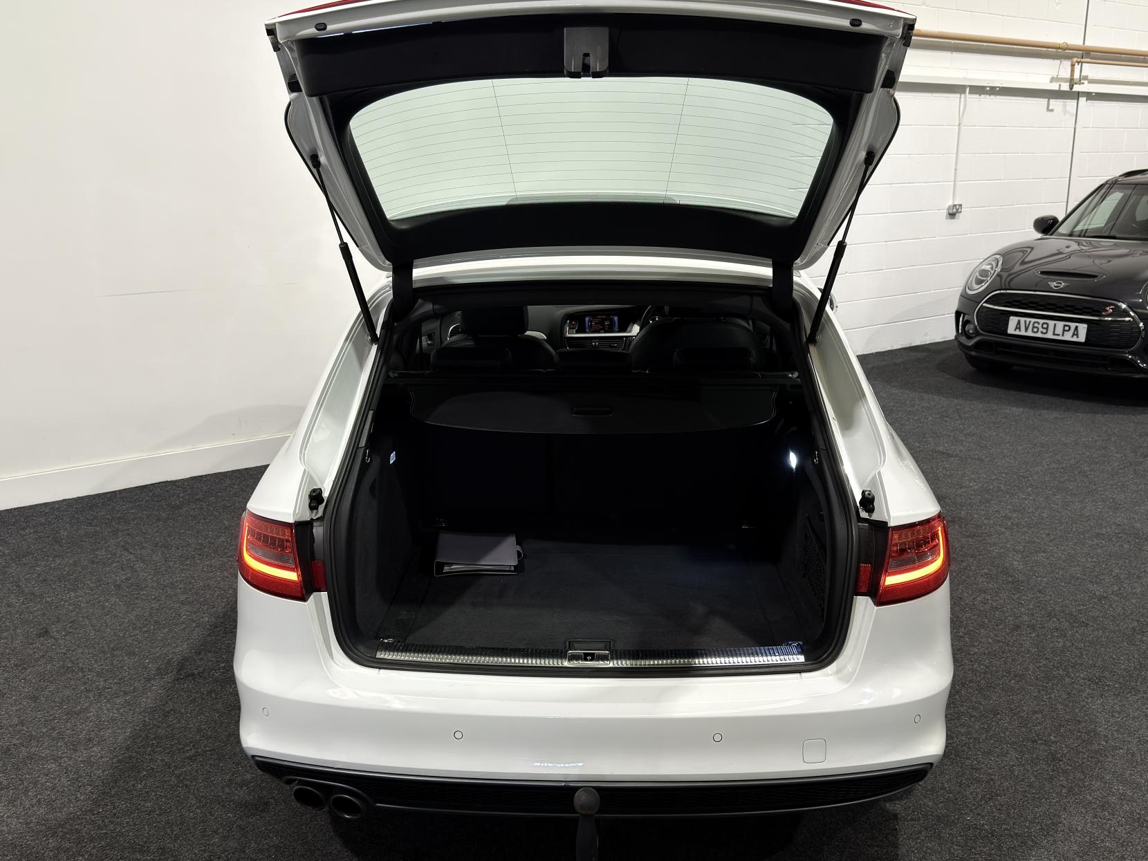 Audi A4 Avant 2.0 TDI S line Estate 5dr Diesel Manual Euro 5 (s/s) (177 ps)