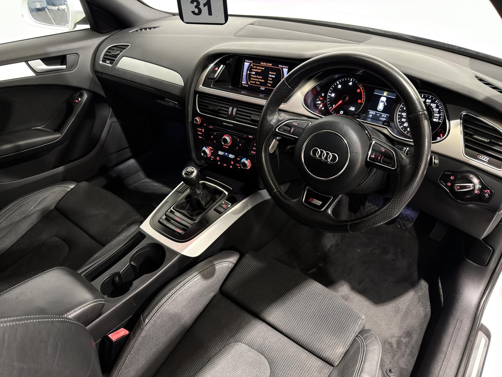 Audi A4 Avant 2.0 TDI S line Estate 5dr Diesel Manual Euro 5 (s/s) (177 ps)