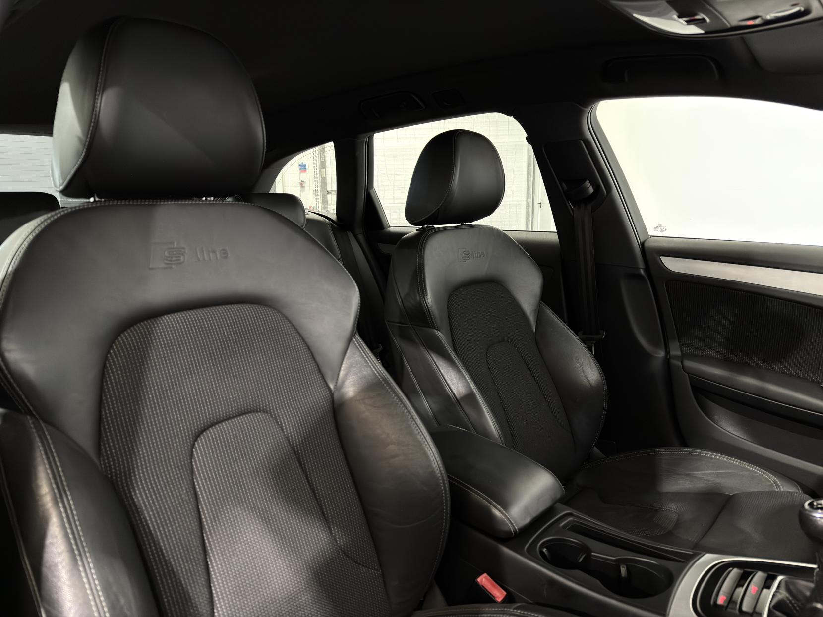 Audi A4 Avant 2.0 TDI S line Estate 5dr Diesel Manual Euro 5 (s/s) (177 ps)