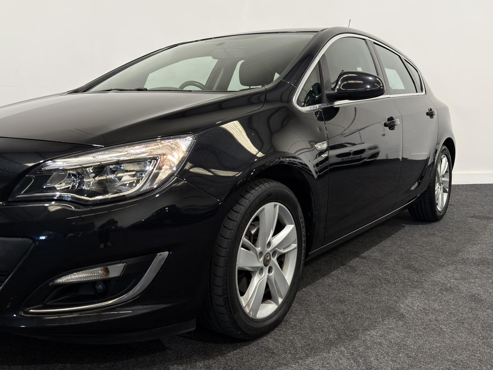 Vauxhall Astra 2.0 CDTi ecoFLEX SRi Hatchback 5dr Diesel Manual Euro 5 (s/s) (165 ps)
