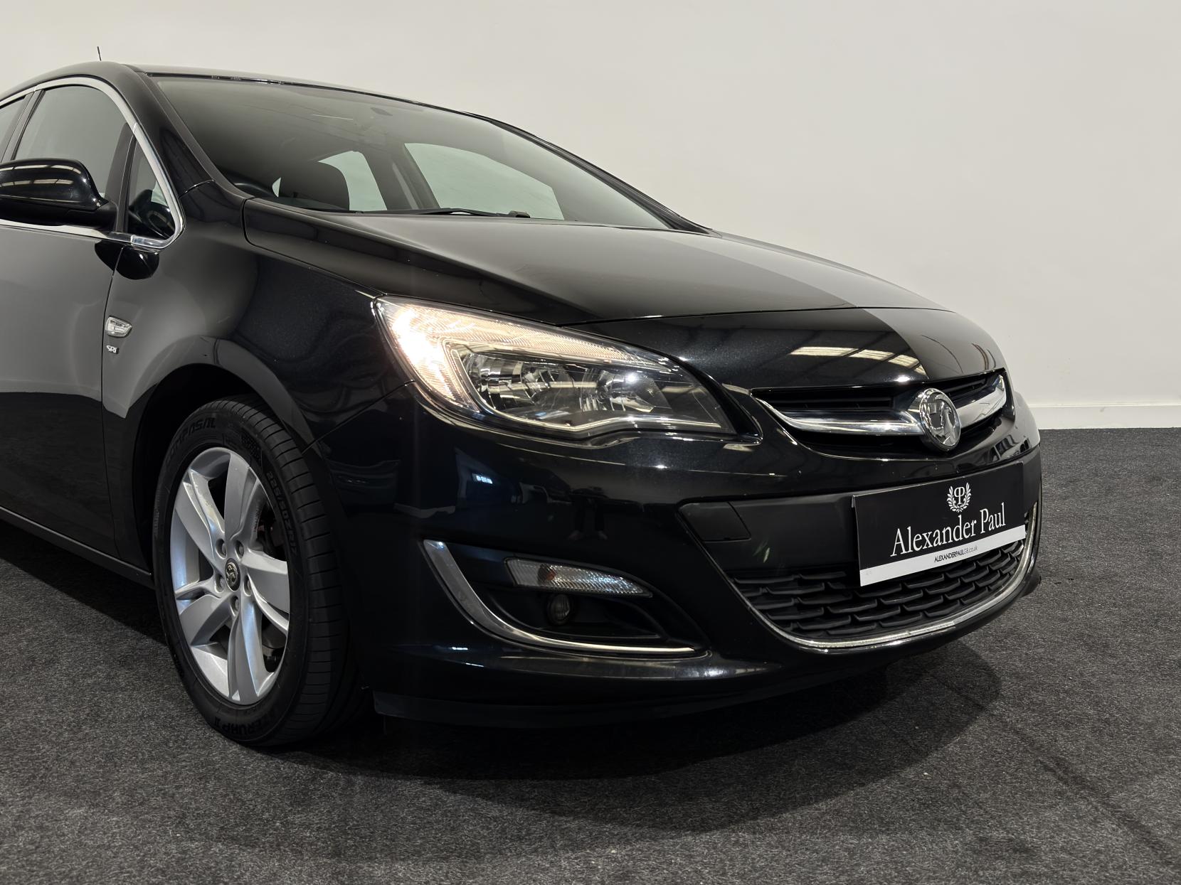Vauxhall Astra 2.0 CDTi ecoFLEX SRi Hatchback 5dr Diesel Manual Euro 5 (s/s) (165 ps)