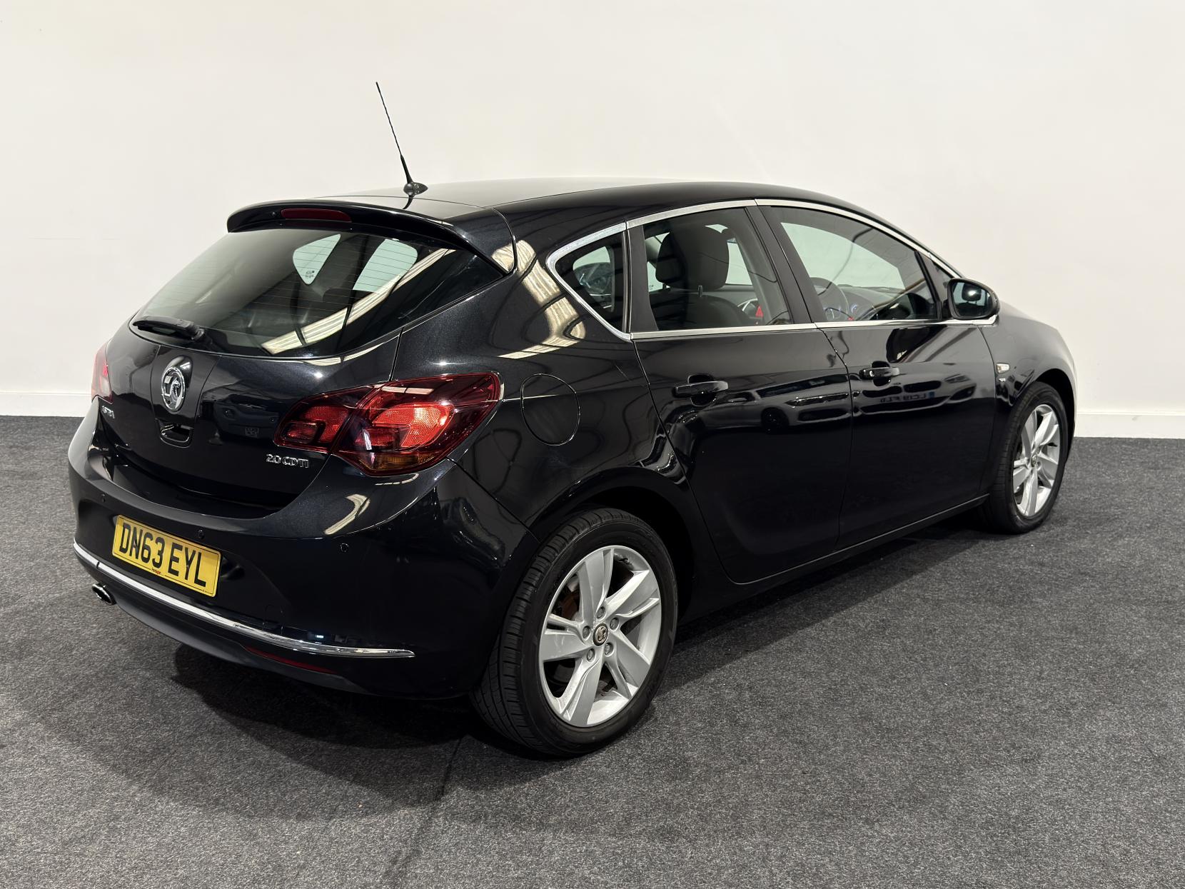 Vauxhall Astra 2.0 CDTi ecoFLEX SRi Hatchback 5dr Diesel Manual Euro 5 (s/s) (165 ps)