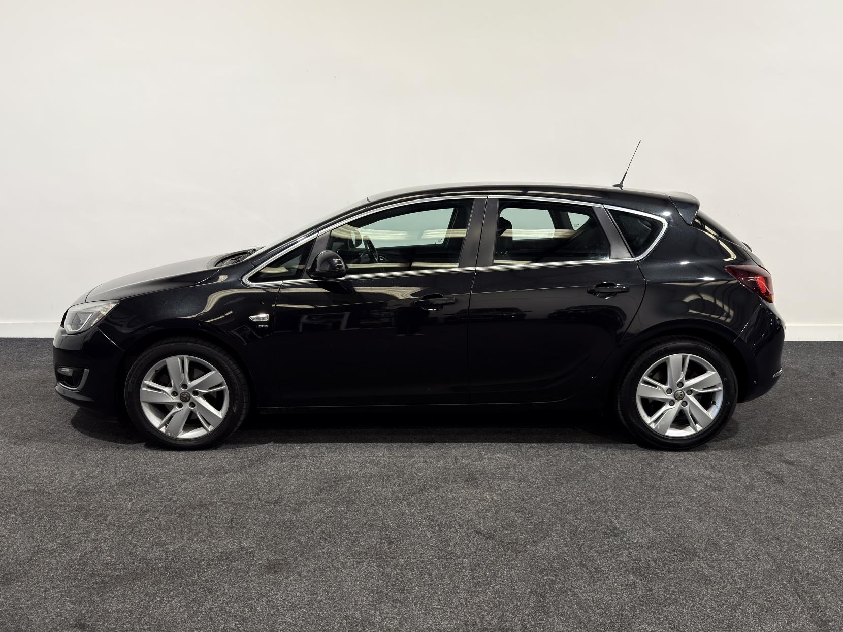 Vauxhall Astra 2.0 CDTi ecoFLEX SRi Hatchback 5dr Diesel Manual Euro 5 (s/s) (165 ps)