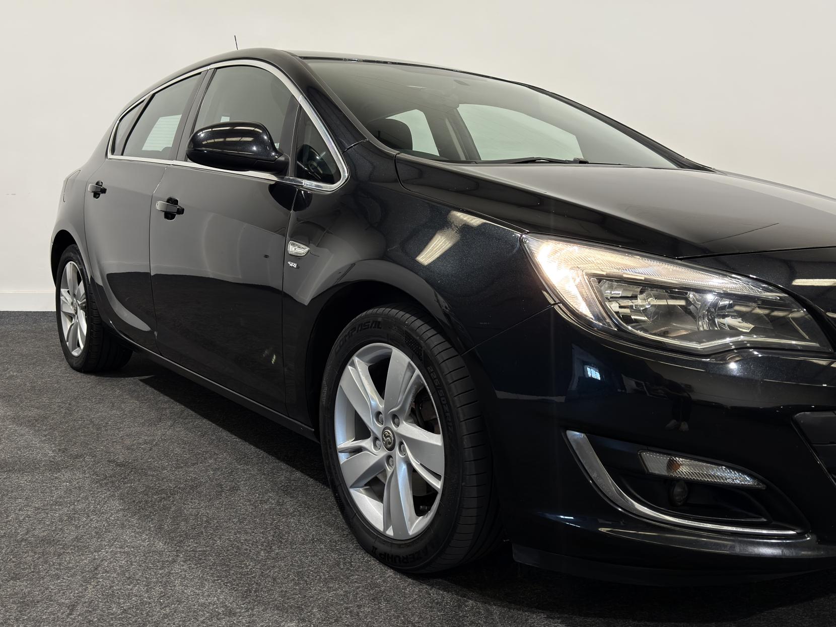 Vauxhall Astra 2.0 CDTi ecoFLEX SRi Hatchback 5dr Diesel Manual Euro 5 (s/s) (165 ps)