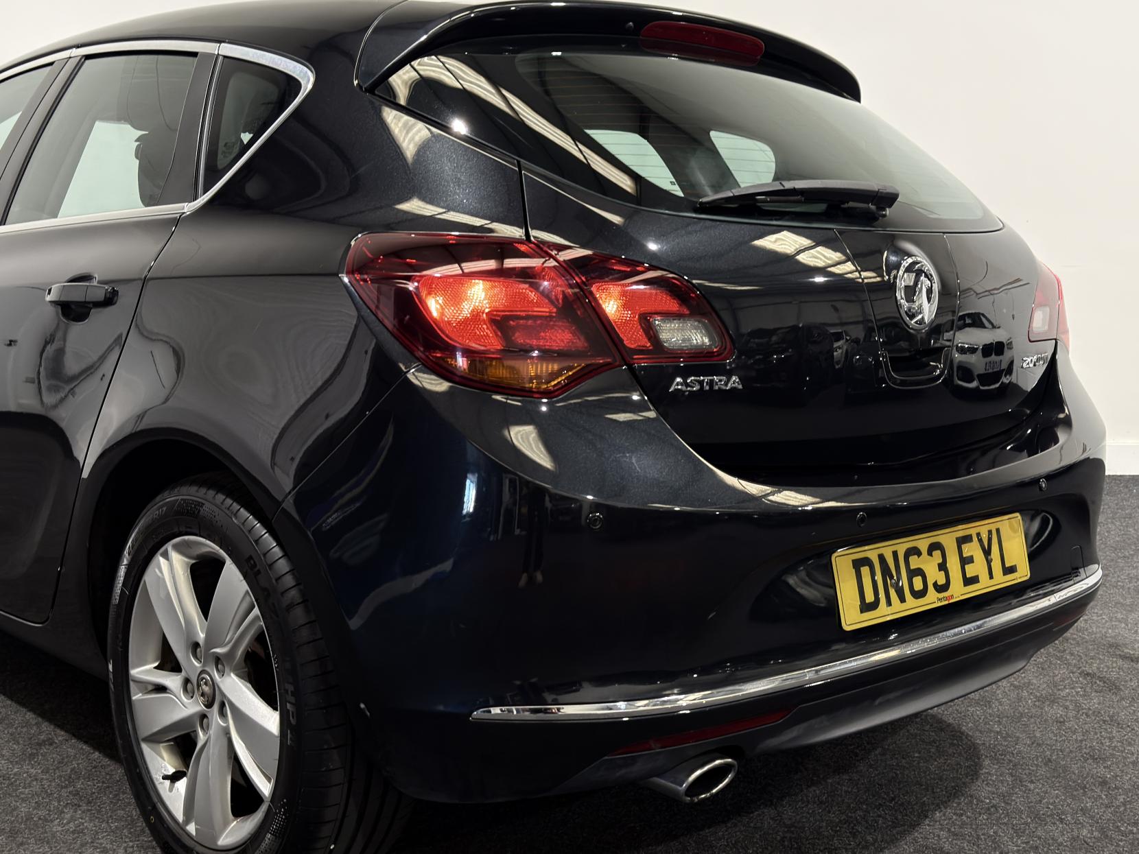Vauxhall Astra 2.0 CDTi ecoFLEX SRi Hatchback 5dr Diesel Manual Euro 5 (s/s) (165 ps)