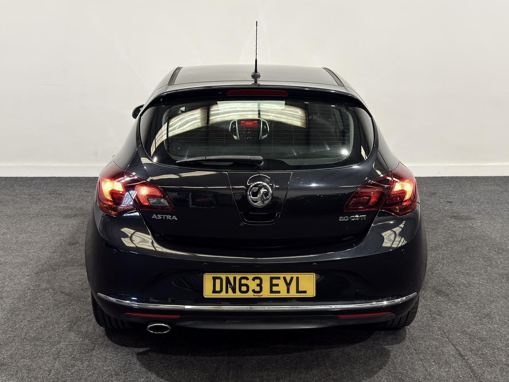 Vauxhall Astra 2.0 CDTi ecoFLEX SRi Hatchback 5dr Diesel Manual Euro 5 (s/s) (165 ps)