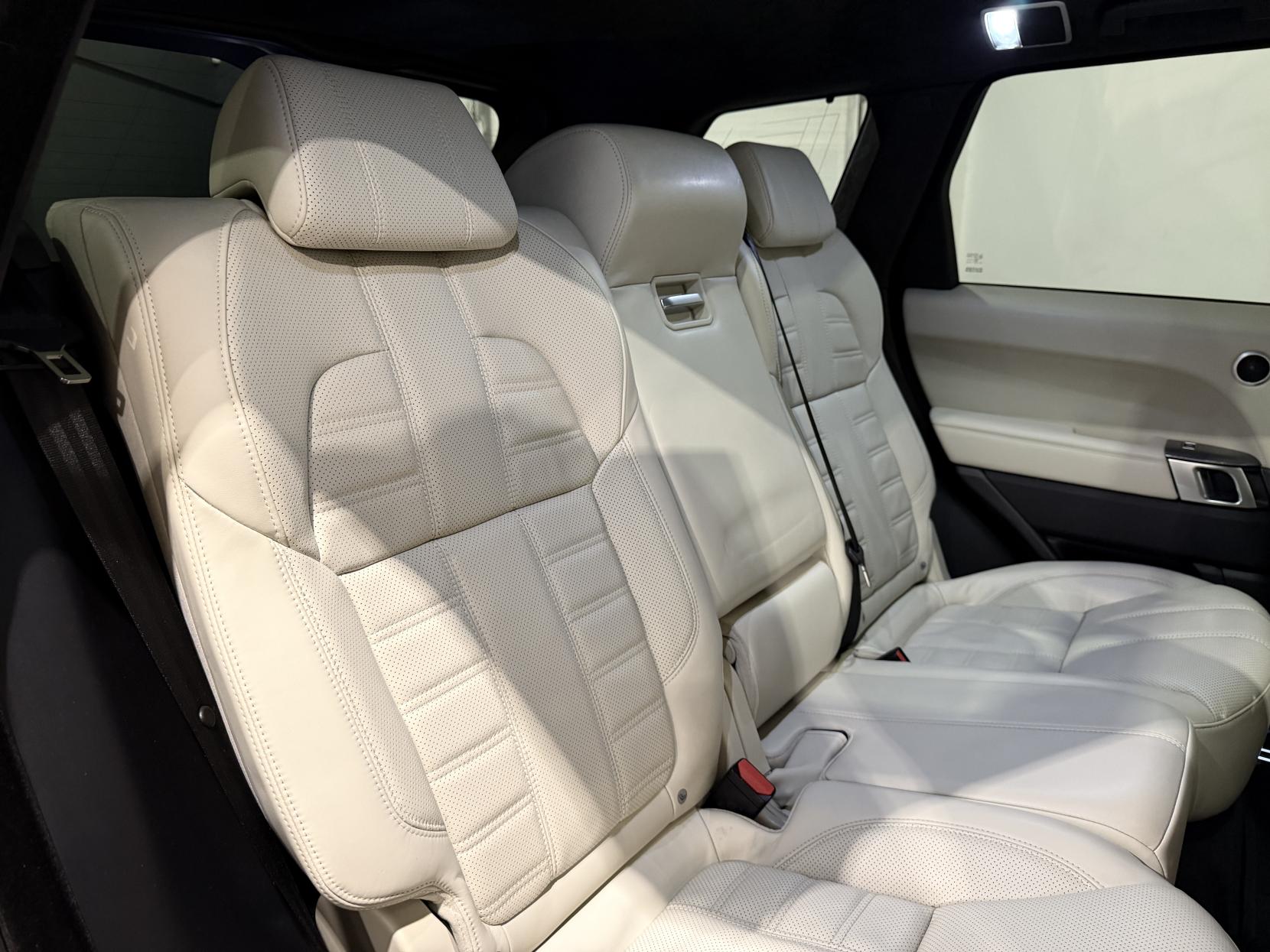 Land Rover Range Rover Sport 4.4 SD V8 Autobiography Dynamic SUV 5dr Diesel Auto 4WD Euro 6 (s/s) (339 ps)