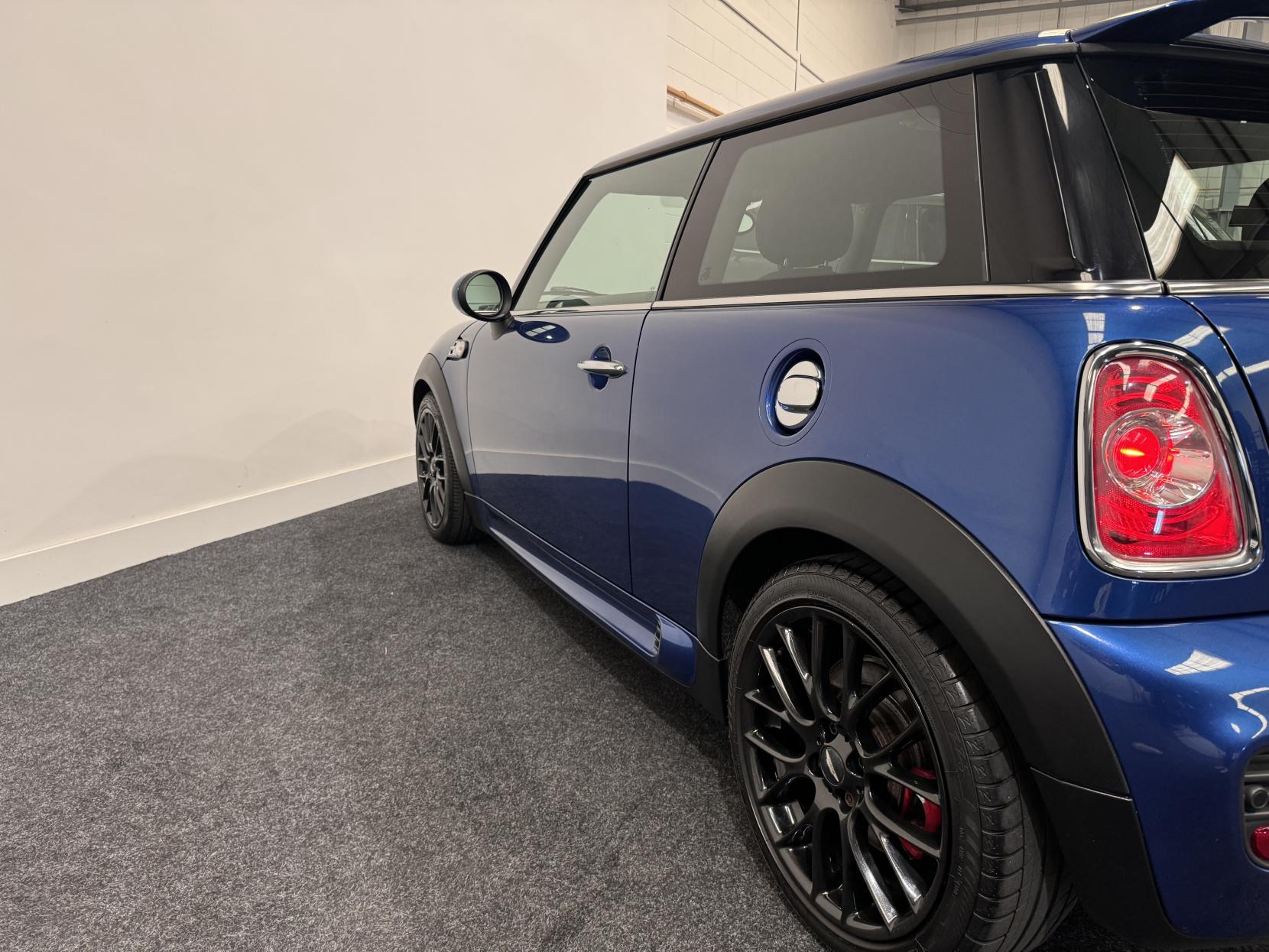 MINI Hatch 1.6 John Cooper Works Hatchback 3dr Petrol Auto Euro 5 (211 ps)