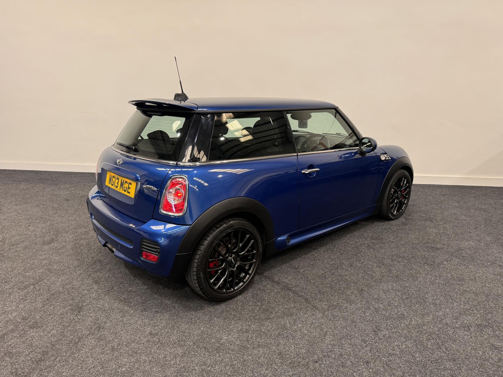 MINI Hatch 1.6 John Cooper Works Hatchback 3dr Petrol Auto Euro 5 (211 ps)