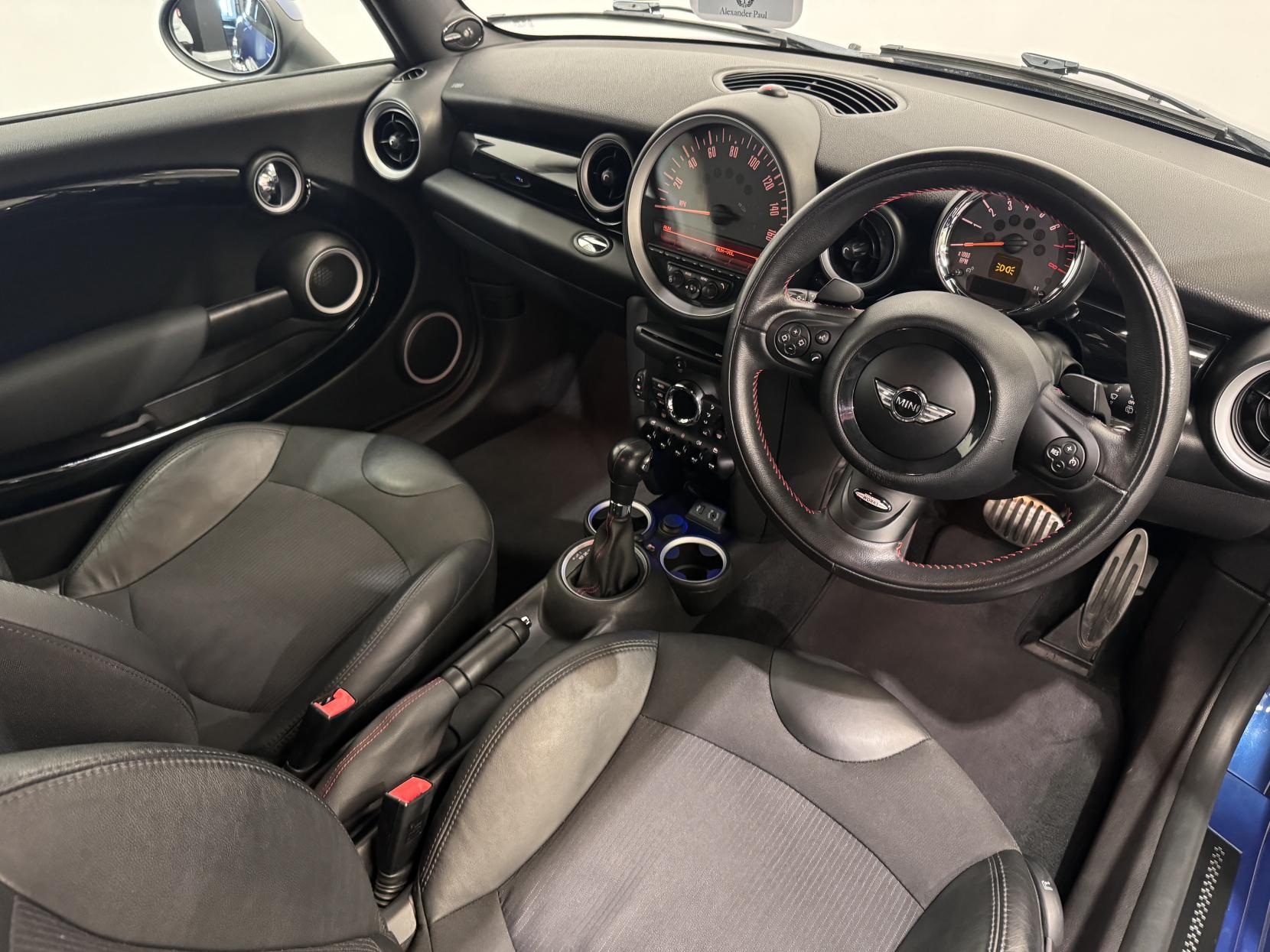 MINI Hatch 1.6 John Cooper Works Hatchback 3dr Petrol Auto Euro 5 (211 ps)