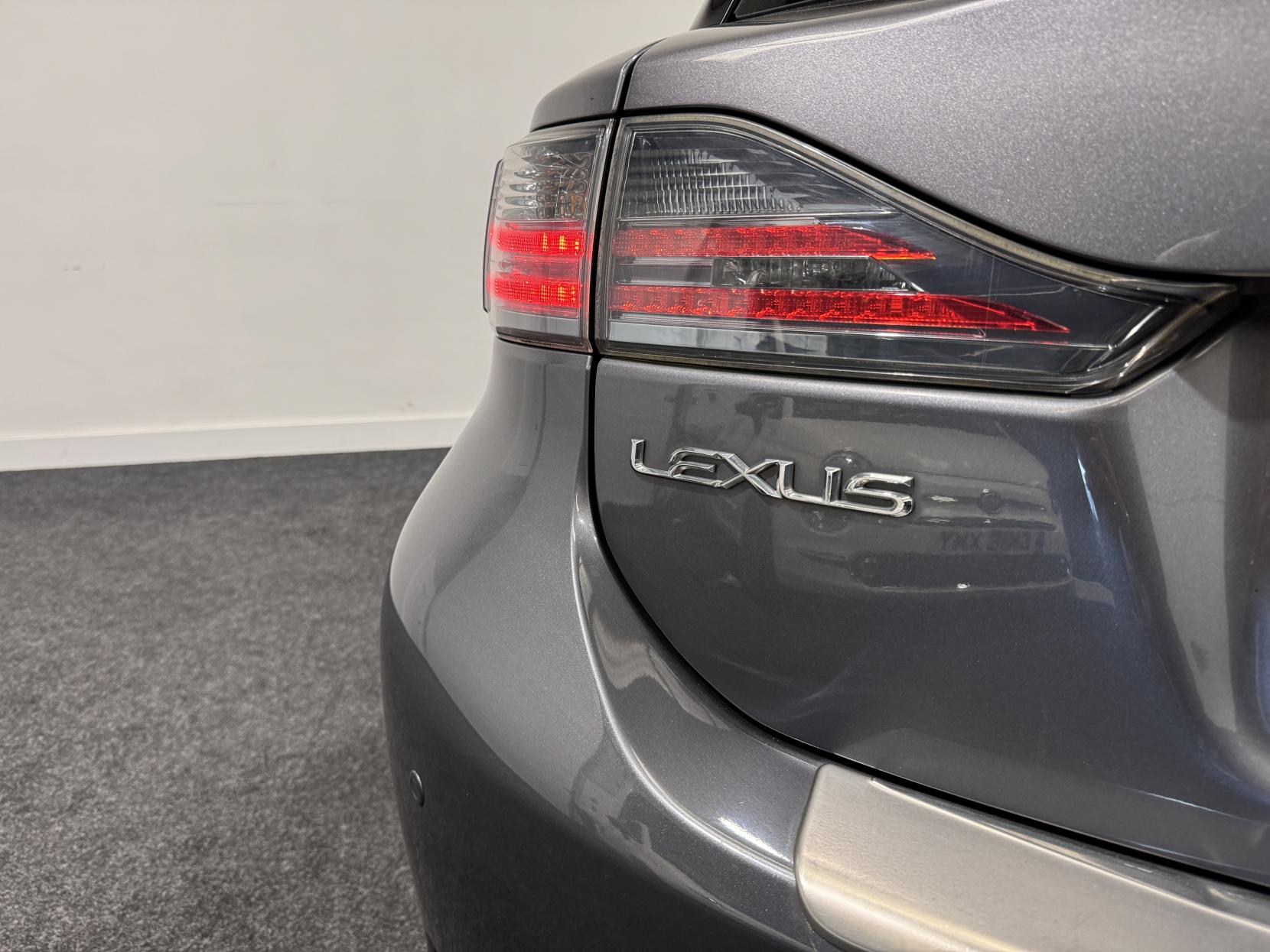 Lexus CT 1.8 200h SE-L Hatchback 5dr Petrol Hybrid CVT Euro 5 (s/s) (136 ps)