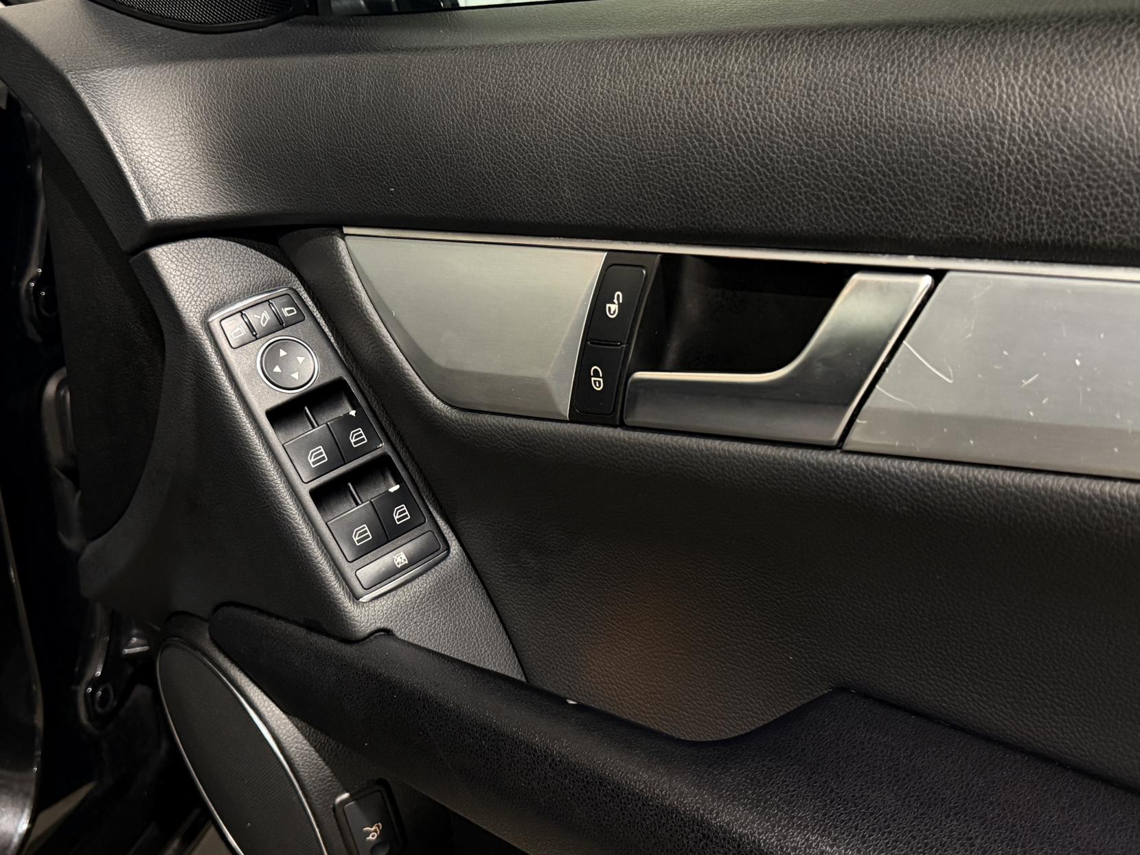 Mercedes-Benz C Class 2.1 C250 CDI BlueEfficiency Sport Saloon 4dr Diesel G-Tronic+ Euro 5 (s/s) (204 ps)