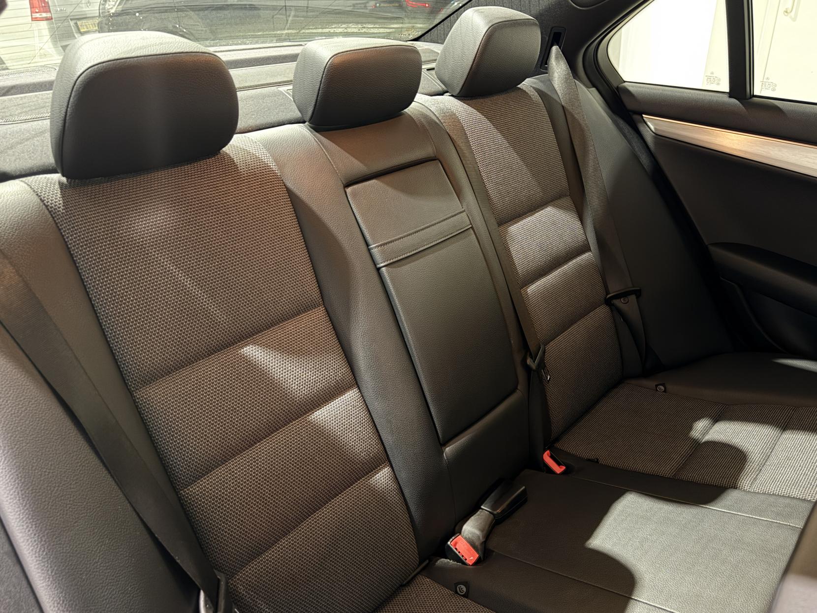 Mercedes-Benz C Class 2.1 C250 CDI BlueEfficiency Sport Saloon 4dr Diesel G-Tronic+ Euro 5 (s/s) (204 ps)