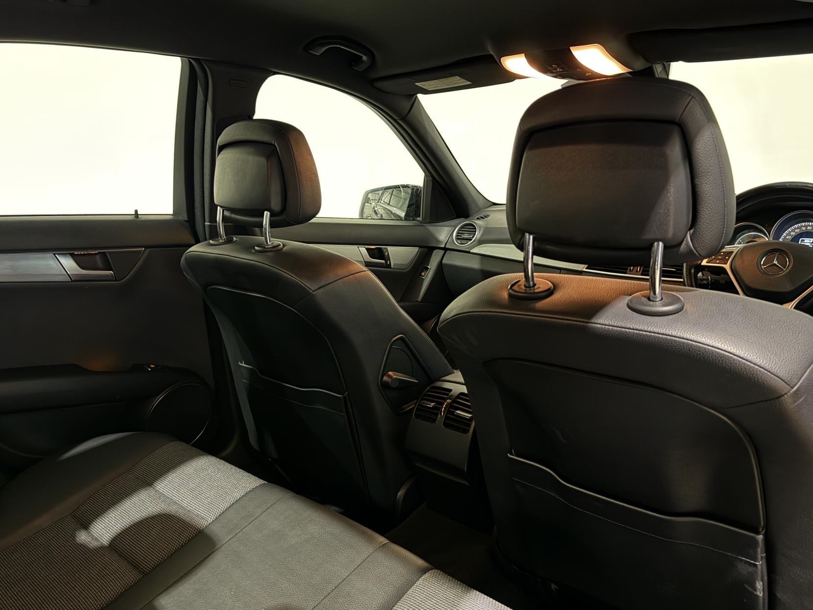 Mercedes-Benz C Class 2.1 C250 CDI BlueEfficiency Sport Saloon 4dr Diesel G-Tronic+ Euro 5 (s/s) (204 ps)