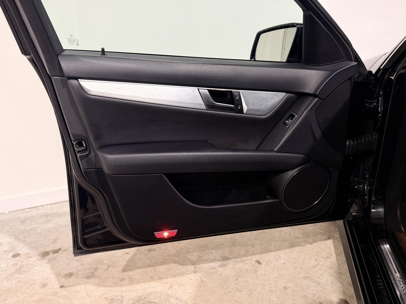 Mercedes-Benz C Class 2.1 C250 CDI BlueEfficiency Sport Saloon 4dr Diesel G-Tronic+ Euro 5 (s/s) (204 ps)