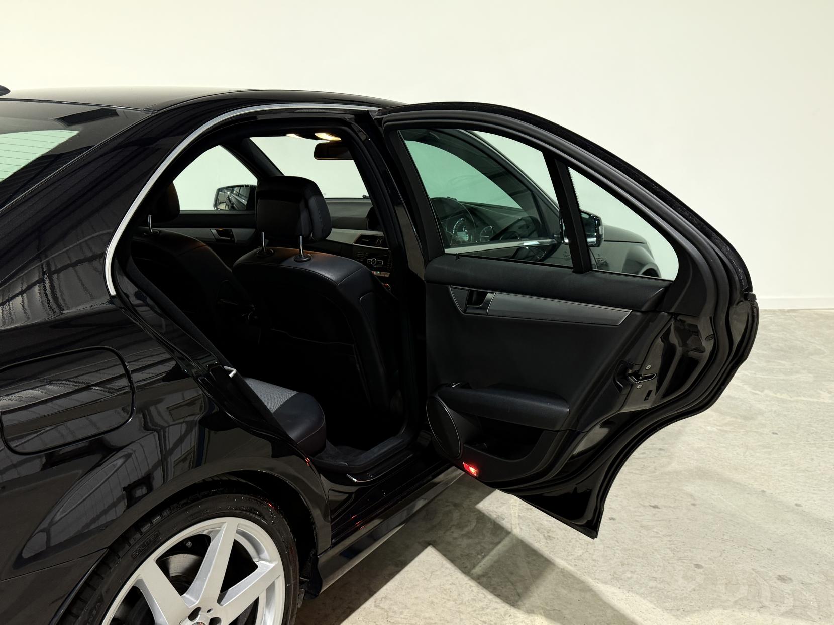 Mercedes-Benz C Class 2.1 C250 CDI BlueEfficiency Sport Saloon 4dr Diesel G-Tronic+ Euro 5 (s/s) (204 ps)