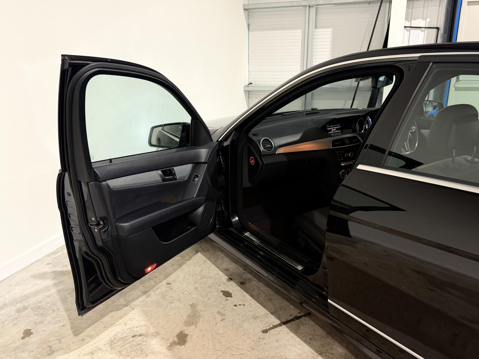 Mercedes-Benz C Class 2.1 C250 CDI BlueEfficiency Sport Saloon 4dr Diesel G-Tronic+ Euro 5 (s/s) (204 ps)