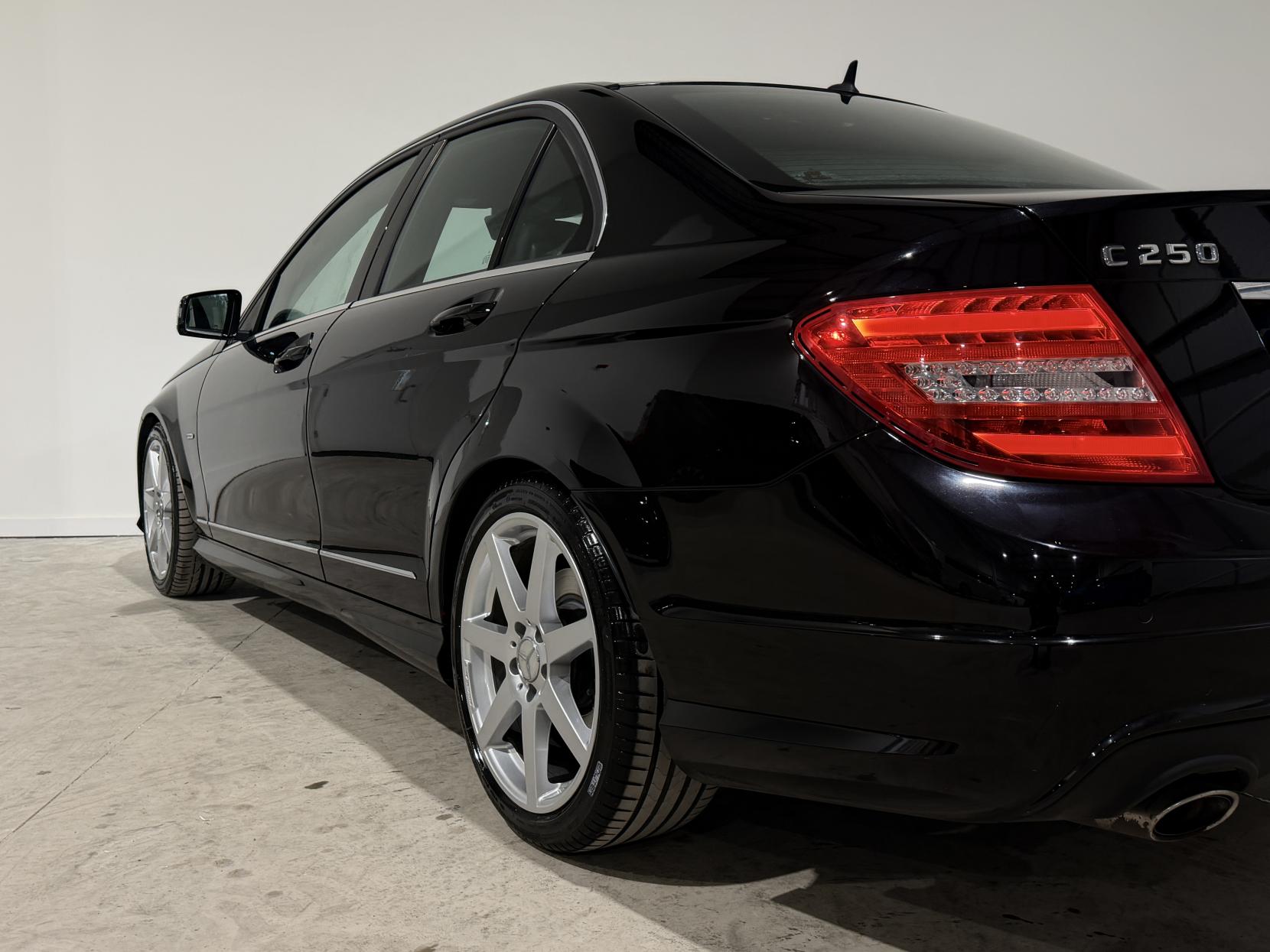 Mercedes-Benz C Class 2.1 C250 CDI BlueEfficiency Sport Saloon 4dr Diesel G-Tronic+ Euro 5 (s/s) (204 ps)