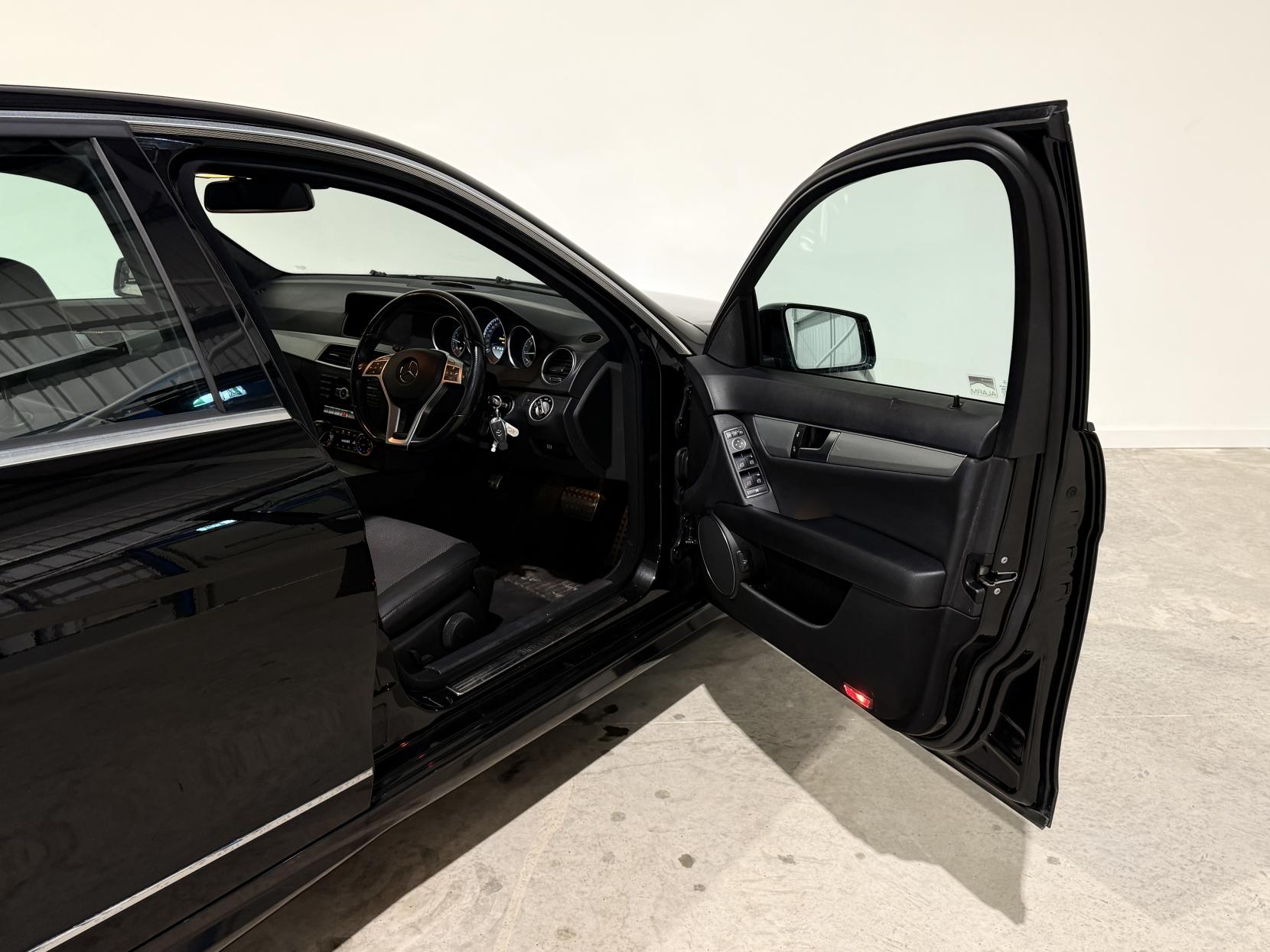 Mercedes-Benz C Class 2.1 C250 CDI BlueEfficiency Sport Saloon 4dr Diesel G-Tronic+ Euro 5 (s/s) (204 ps)