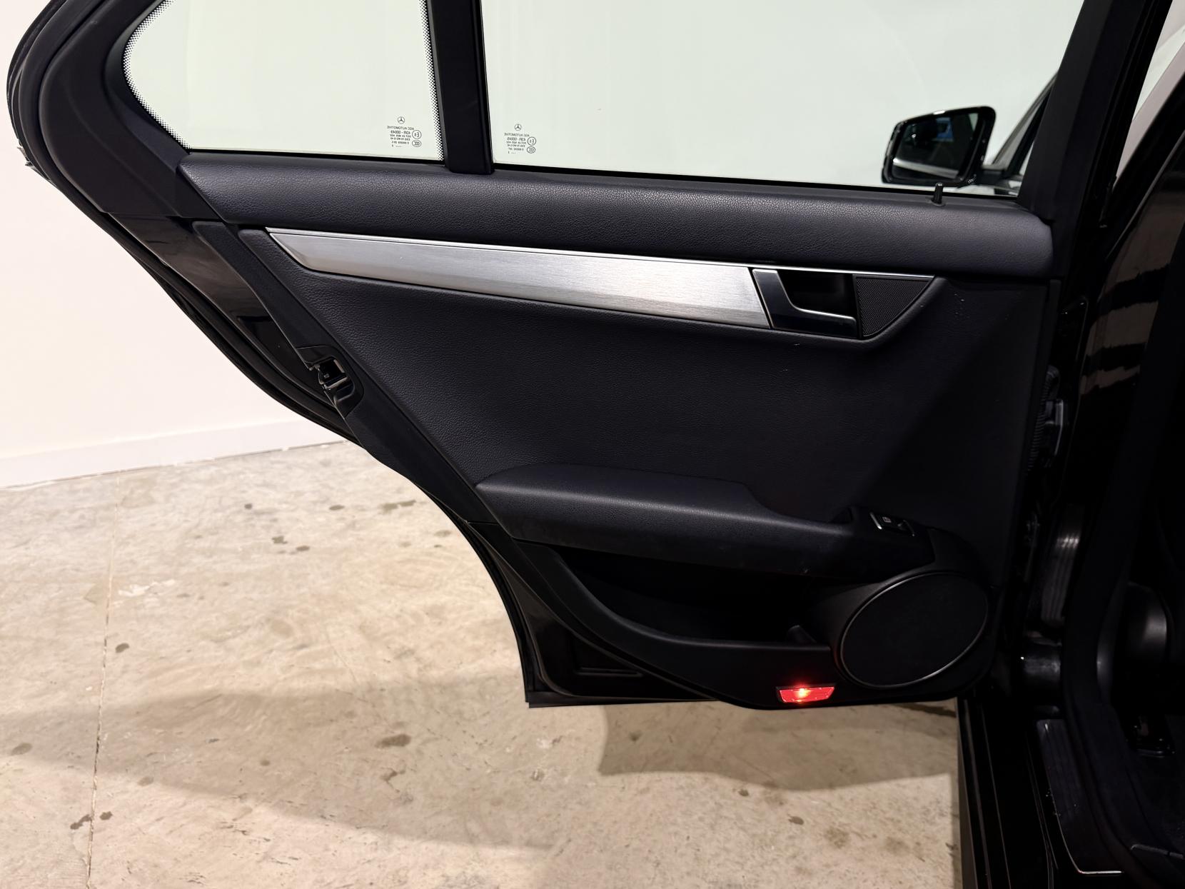 Mercedes-Benz C Class 2.1 C250 CDI BlueEfficiency Sport Saloon 4dr Diesel G-Tronic+ Euro 5 (s/s) (204 ps)