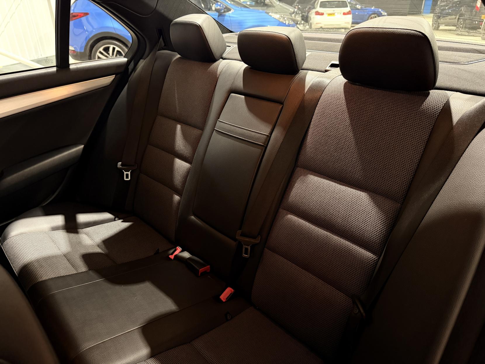 Mercedes-Benz C Class 2.1 C250 CDI BlueEfficiency Sport Saloon 4dr Diesel G-Tronic+ Euro 5 (s/s) (204 ps)