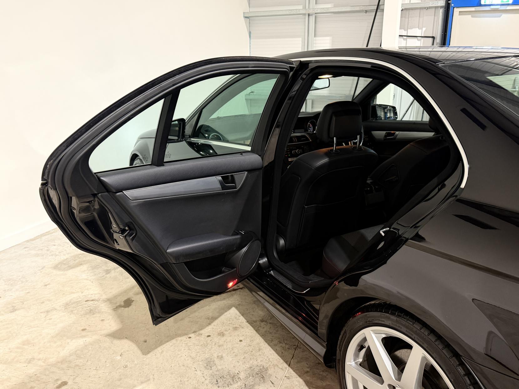 Mercedes-Benz C Class 2.1 C250 CDI BlueEfficiency Sport Saloon 4dr Diesel G-Tronic+ Euro 5 (s/s) (204 ps)