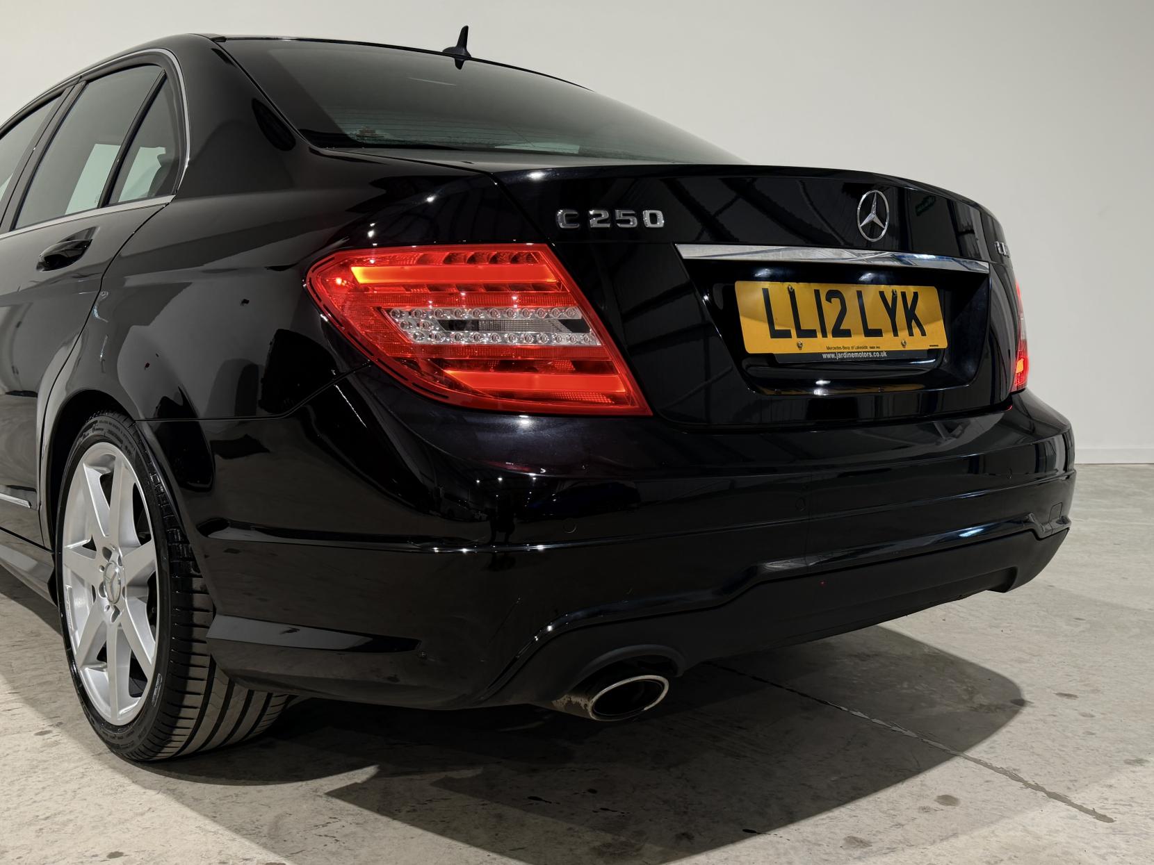 Mercedes-Benz C Class 2.1 C250 CDI BlueEfficiency Sport Saloon 4dr Diesel G-Tronic+ Euro 5 (s/s) (204 ps)