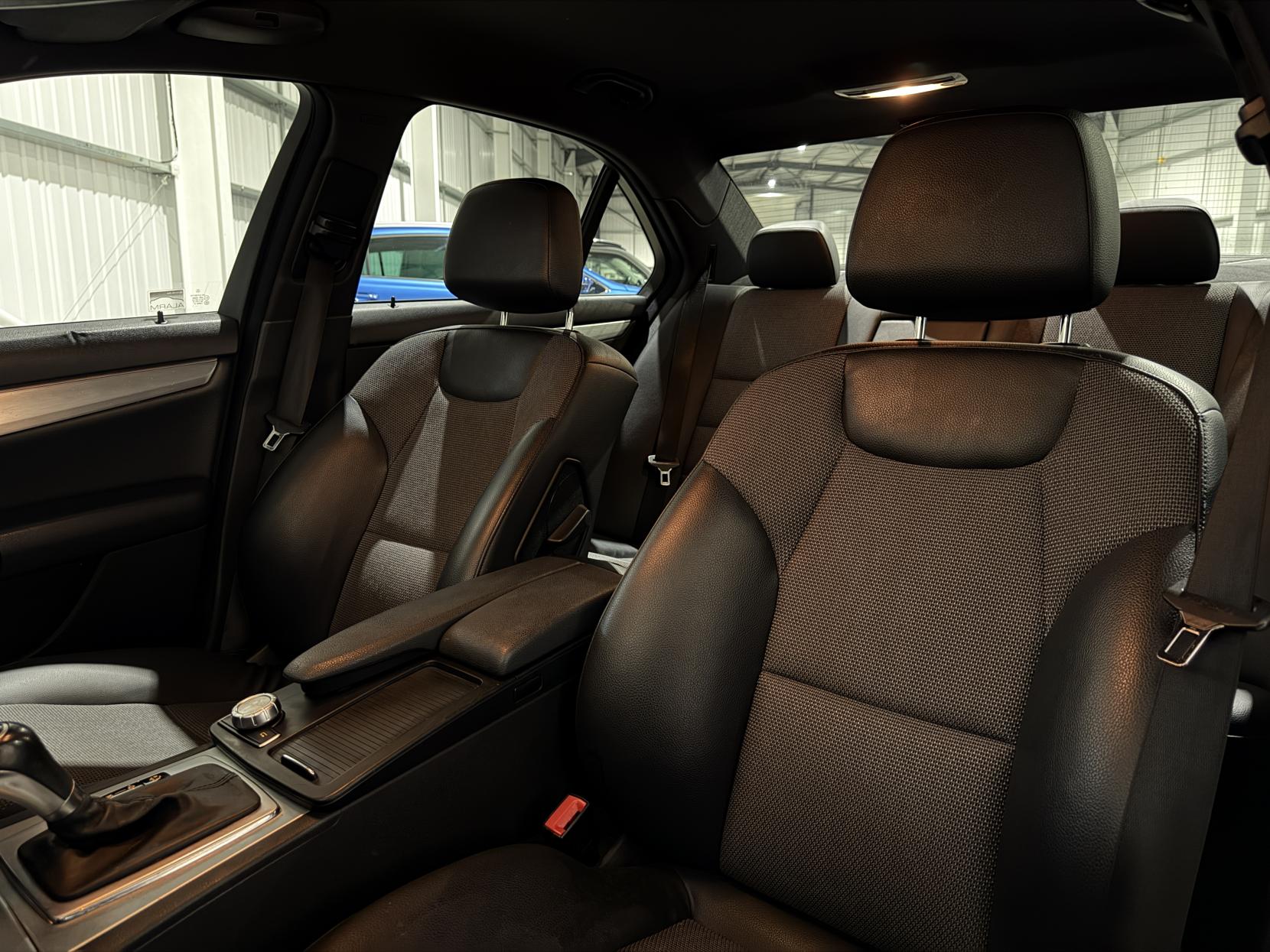 Mercedes-Benz C Class 2.1 C250 CDI BlueEfficiency Sport Saloon 4dr Diesel G-Tronic+ Euro 5 (s/s) (204 ps)