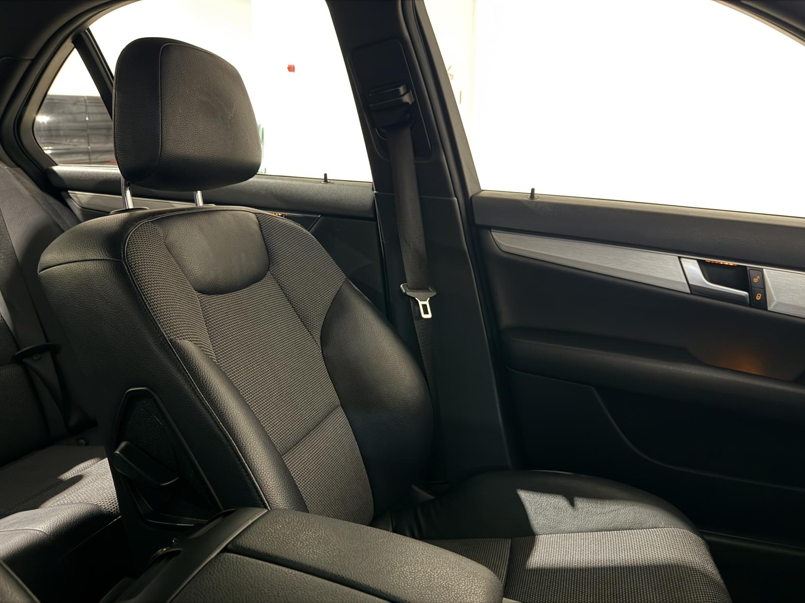 Mercedes-Benz C Class 2.1 C250 CDI BlueEfficiency Sport Saloon 4dr Diesel G-Tronic+ Euro 5 (s/s) (204 ps)