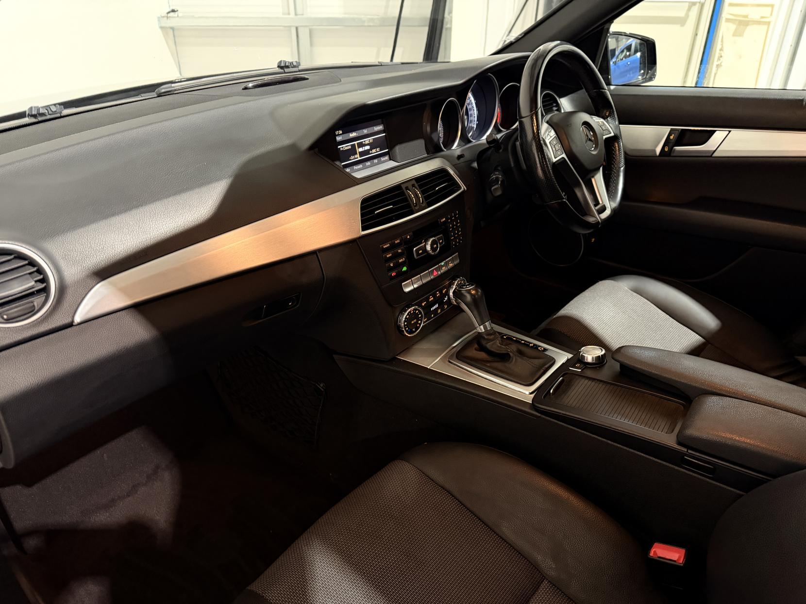 Mercedes-Benz C Class 2.1 C250 CDI BlueEfficiency Sport Saloon 4dr Diesel G-Tronic+ Euro 5 (s/s) (204 ps)