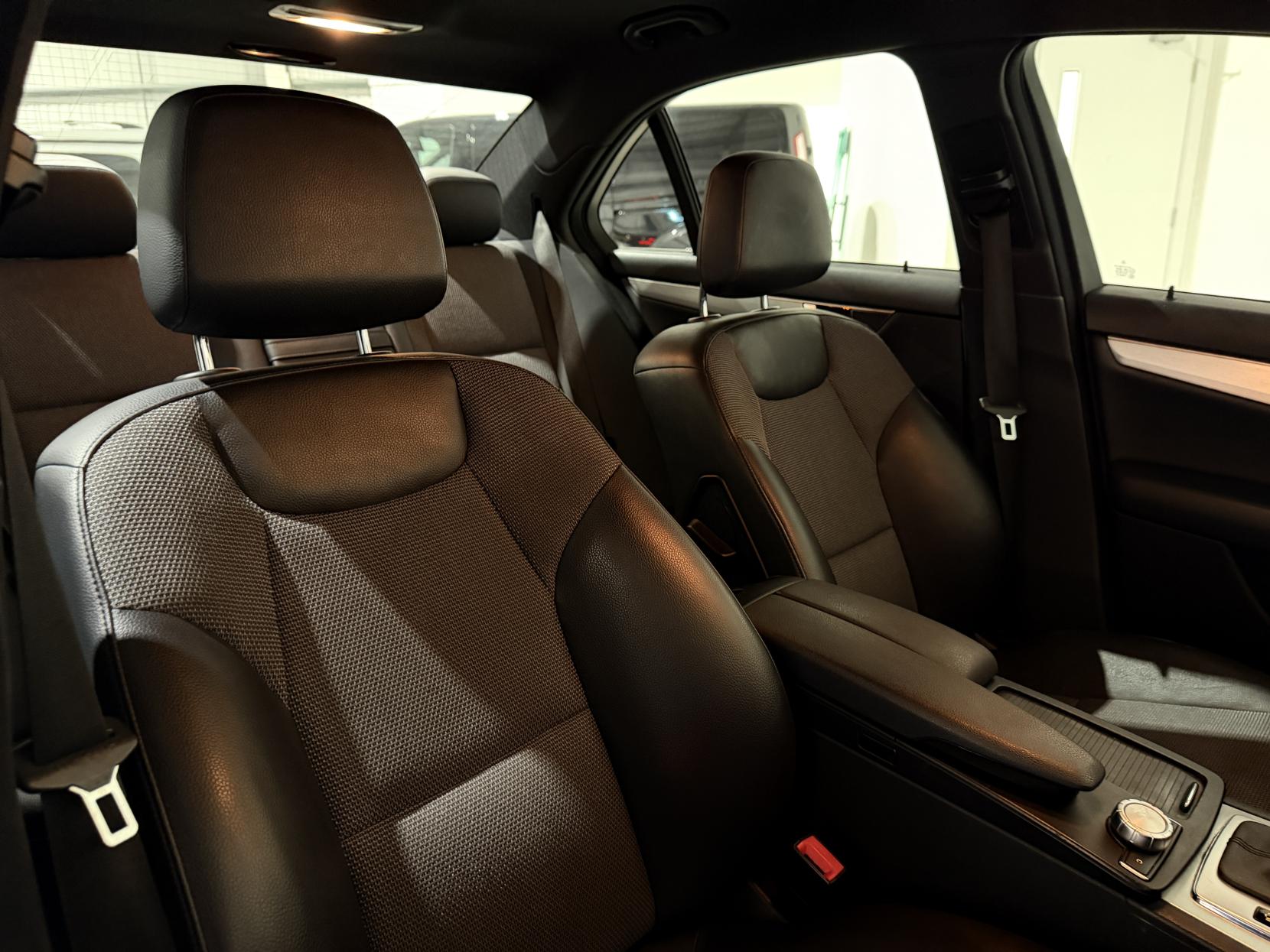 Mercedes-Benz C Class 2.1 C250 CDI BlueEfficiency Sport Saloon 4dr Diesel G-Tronic+ Euro 5 (s/s) (204 ps)