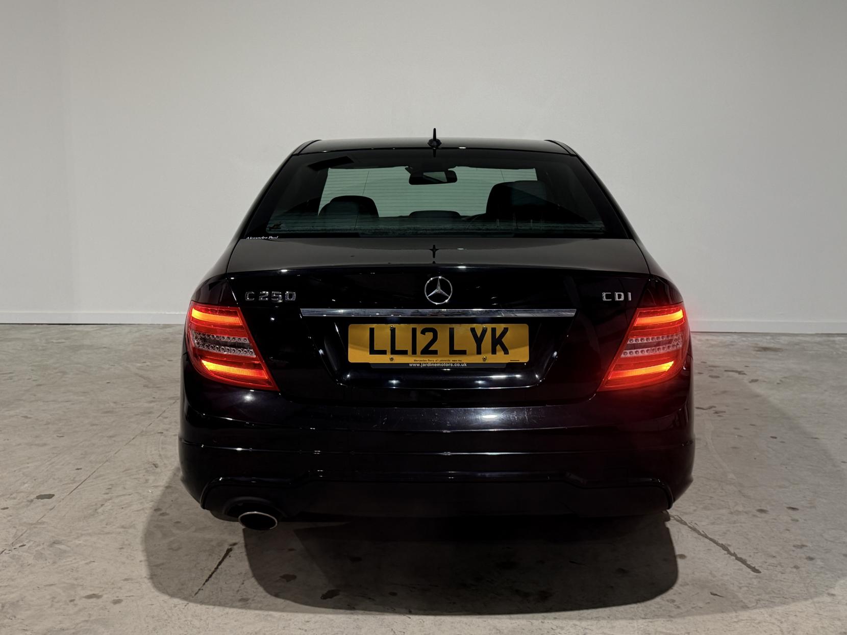 Mercedes-Benz C Class 2.1 C250 CDI BlueEfficiency Sport Saloon 4dr Diesel G-Tronic+ Euro 5 (s/s) (204 ps)