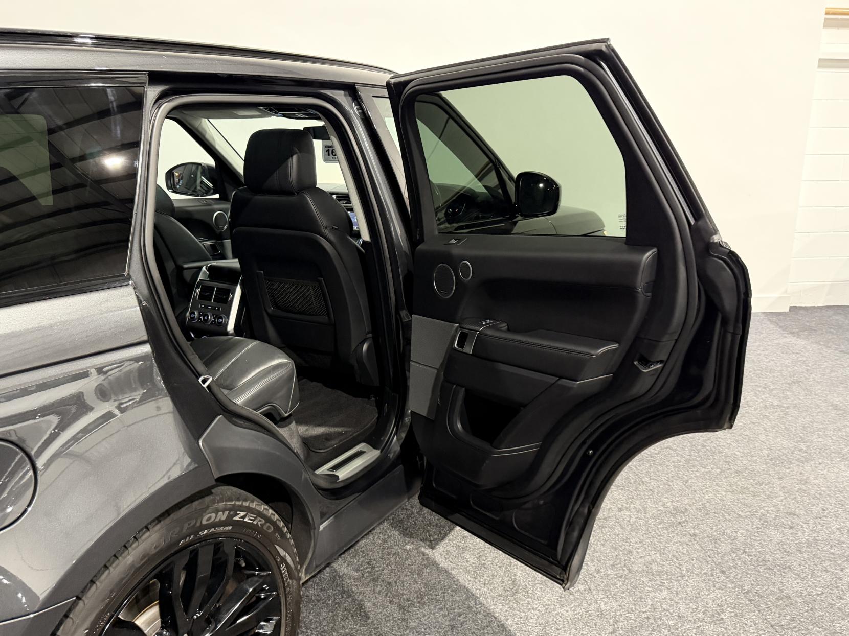 Land Rover Range Rover Sport 3.0 SD V6 Autobiography Dynamic SUV 5dr Diesel Auto 4WD Euro 6 (s/s) (306 ps)