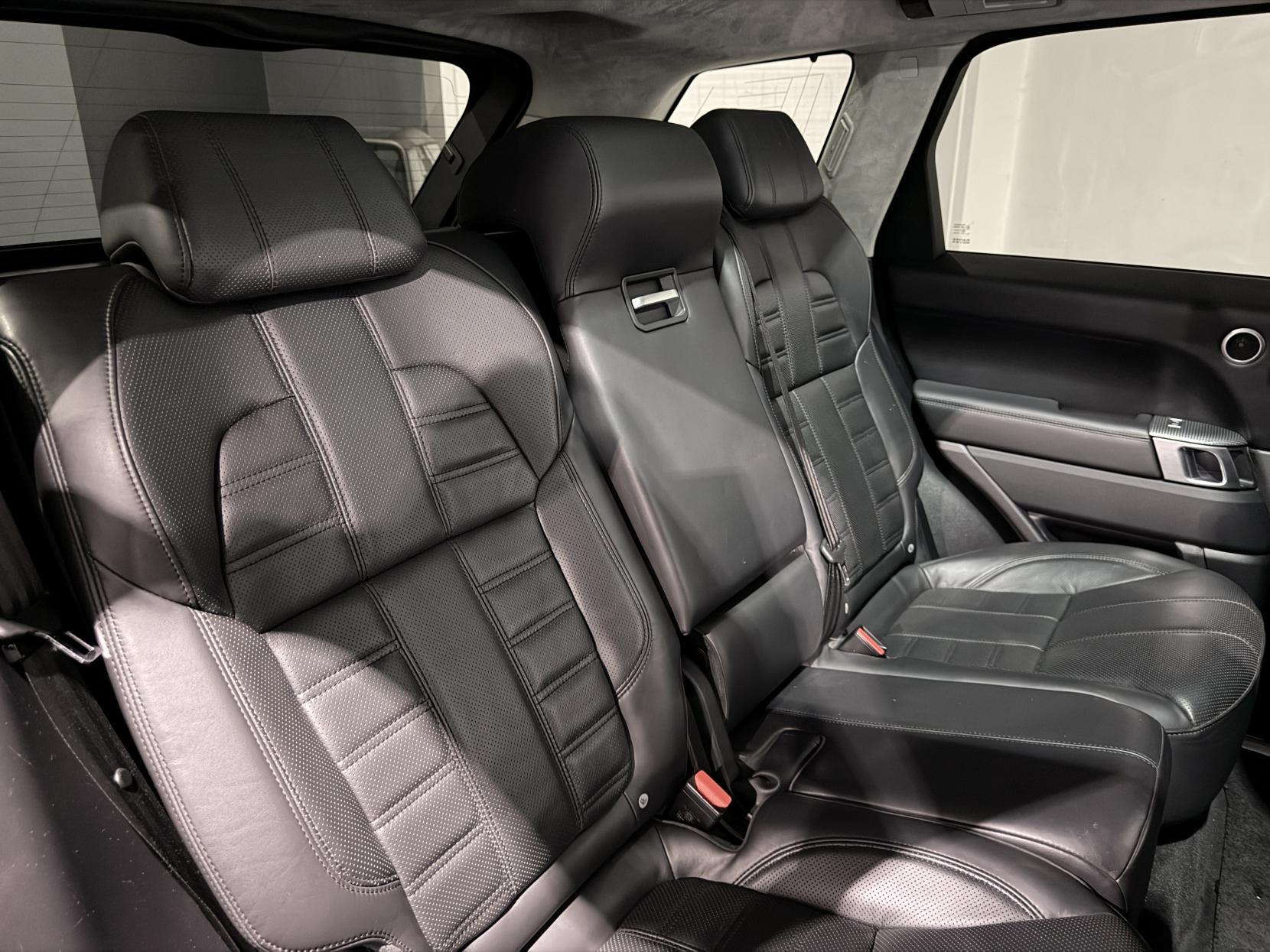 Land Rover Range Rover Sport 3.0 SD V6 Autobiography Dynamic SUV 5dr Diesel Auto 4WD Euro 6 (s/s) (306 ps)