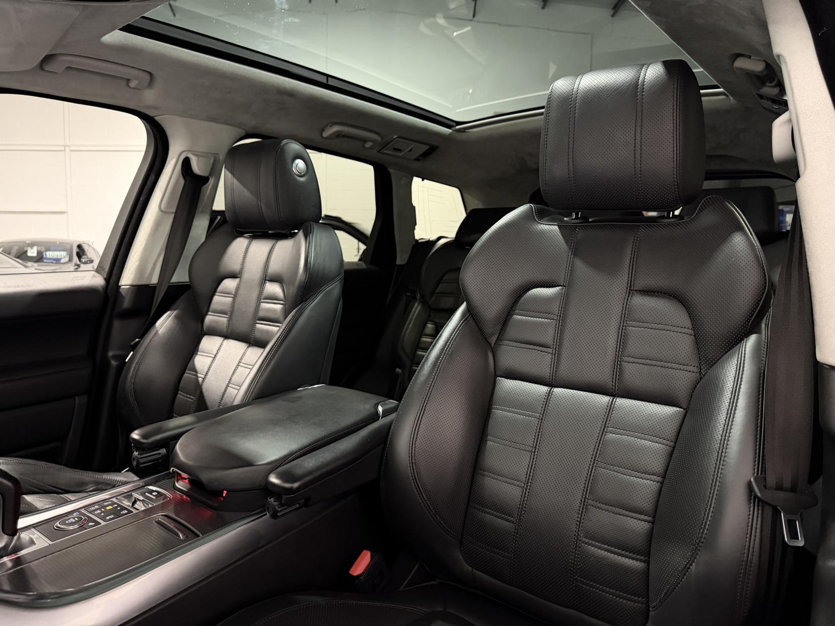 Land Rover Range Rover Sport 3.0 SD V6 Autobiography Dynamic SUV 5dr Diesel Auto 4WD Euro 6 (s/s) (306 ps)