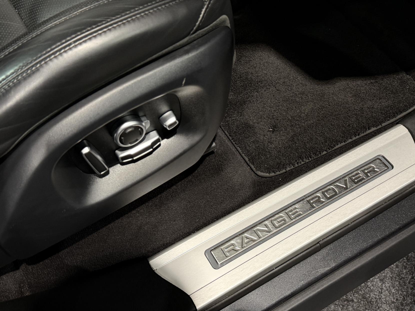 Land Rover Range Rover Sport 3.0 SD V6 Autobiography Dynamic SUV 5dr Diesel Auto 4WD Euro 6 (s/s) (306 ps)