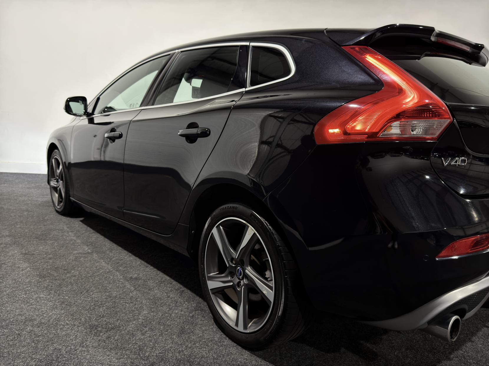 Volvo V40 2.0 D4 R-Design Lux Nav Hatchback 5dr Diesel Geartronic Euro 6 (s/s) (190 ps)