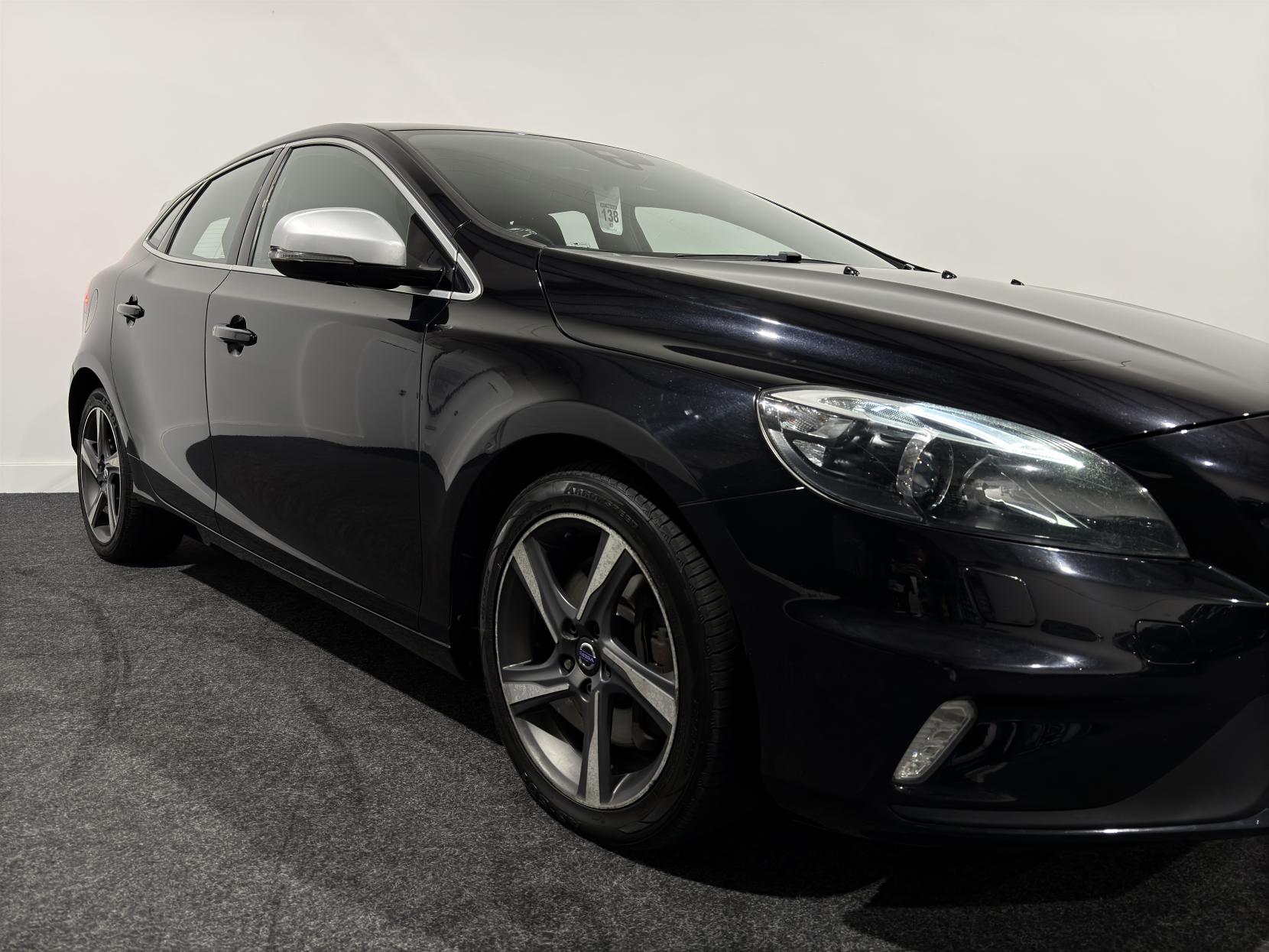 Volvo V40 2.0 D4 R-Design Lux Nav Hatchback 5dr Diesel Geartronic Euro 6 (s/s) (190 ps)