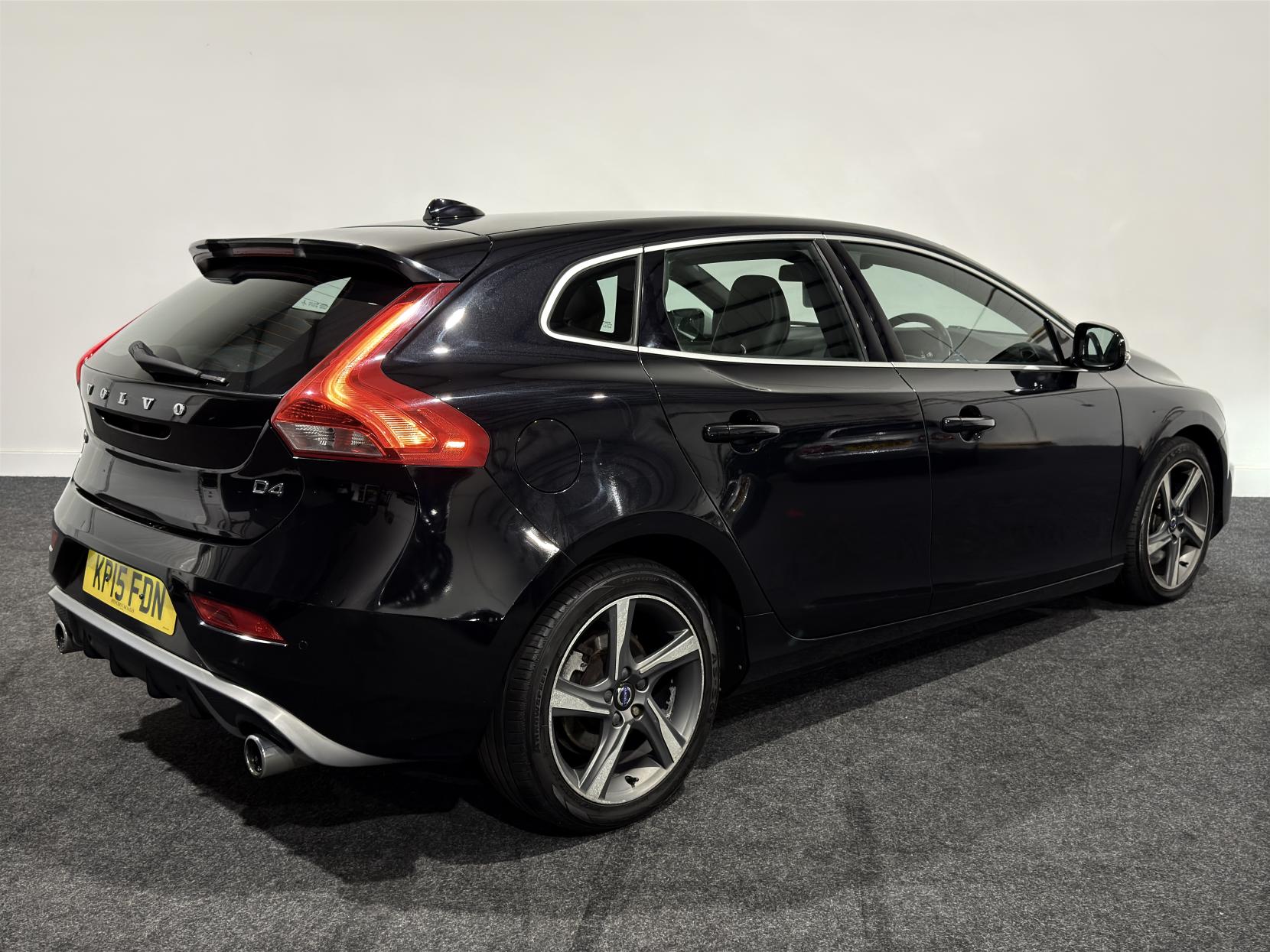 Volvo V40 2.0 D4 R-Design Lux Nav Hatchback 5dr Diesel Geartronic Euro 6 (s/s) (190 ps)