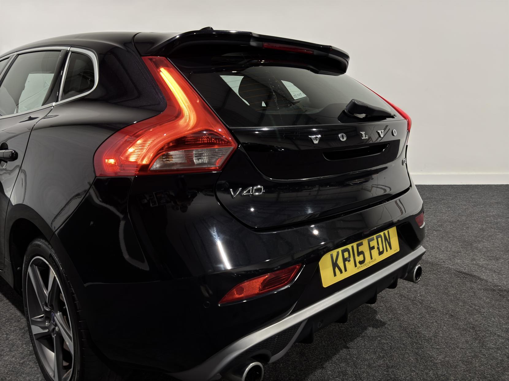 Volvo V40 2.0 D4 R-Design Lux Nav Hatchback 5dr Diesel Geartronic Euro 6 (s/s) (190 ps)