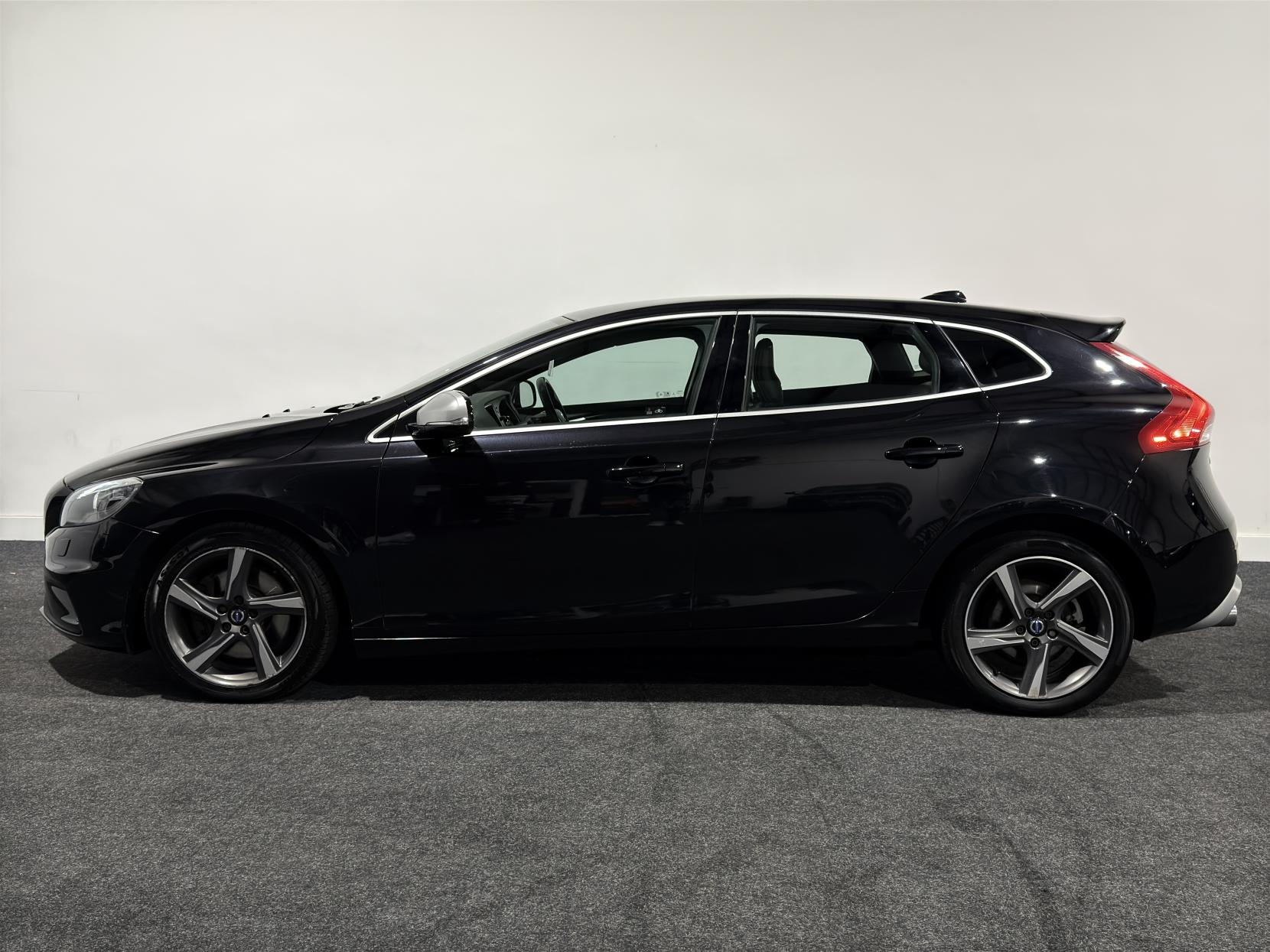 Volvo V40 2.0 D4 R-Design Lux Nav Hatchback 5dr Diesel Geartronic Euro 6 (s/s) (190 ps)