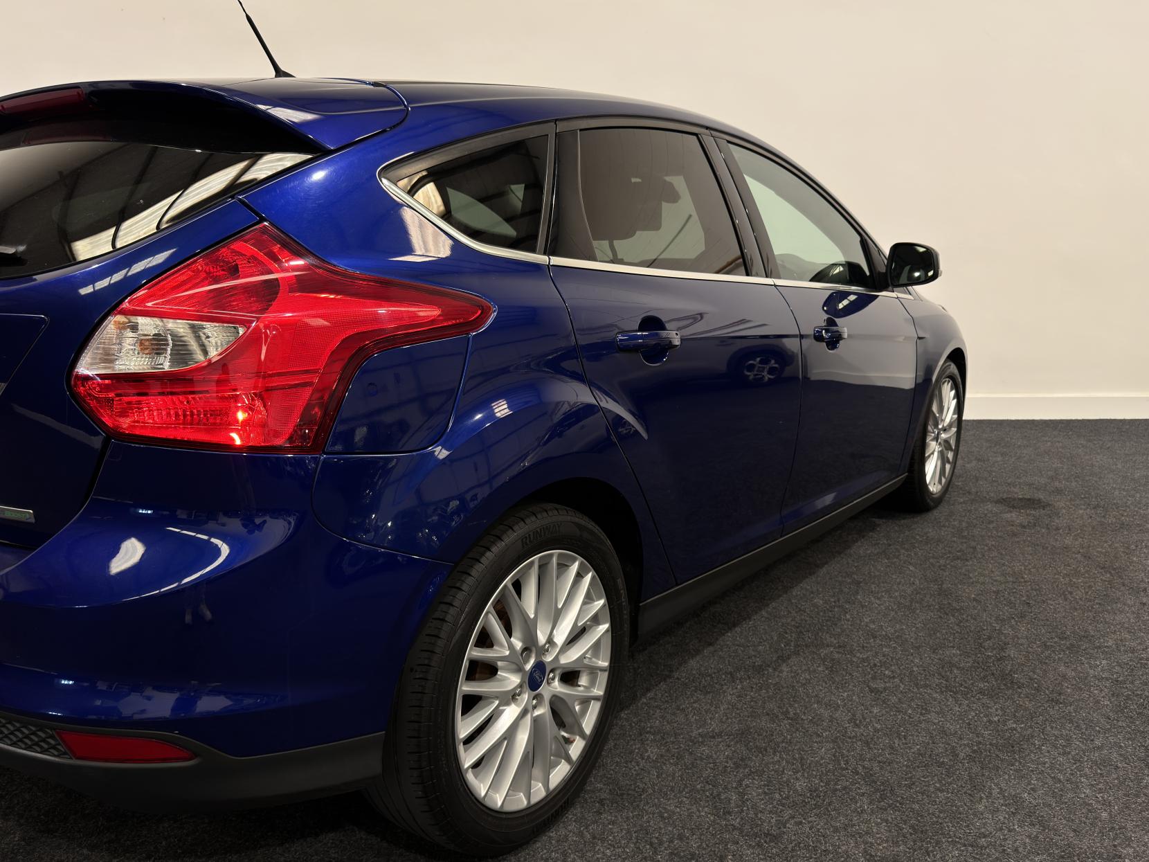 Ford Focus 1.0T EcoBoost Zetec Hatchback 5dr Petrol Manual Euro 5 (s/s) (100 ps)