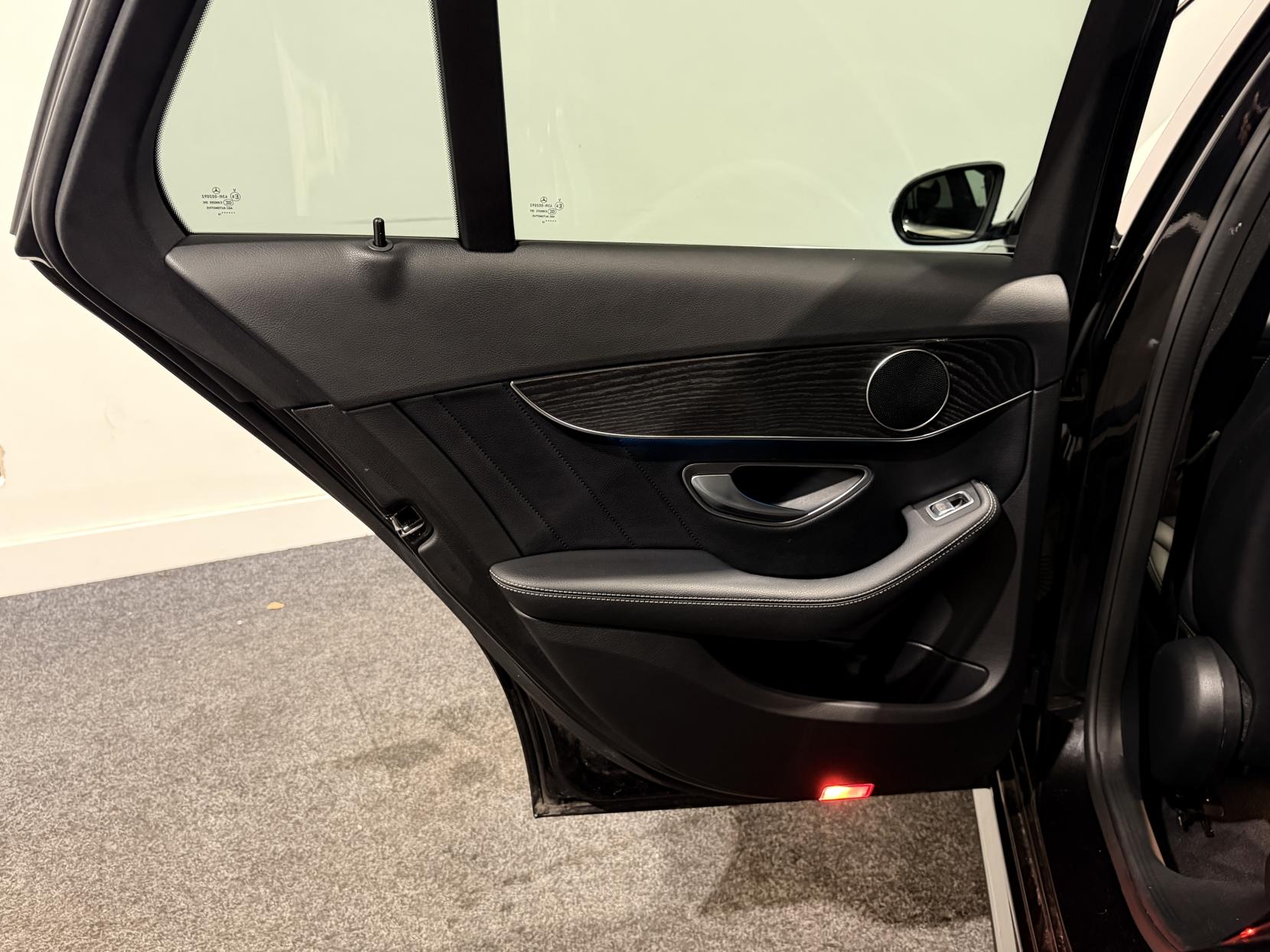 Mercedes-Benz C Class 2.1 C250d AMG Line (Premium) Estate 5dr Diesel G-Tronic+ 4MATIC Euro 6 (s/s) (204 ps)