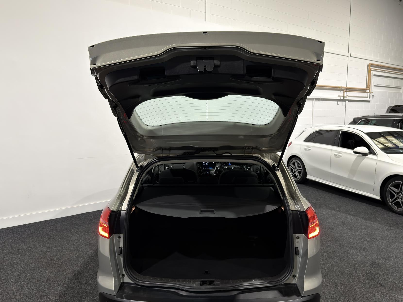 Ford Focus 1.0T EcoBoost Titanium Estate 5dr Petrol Auto Euro 6 (s/s) (125 ps)