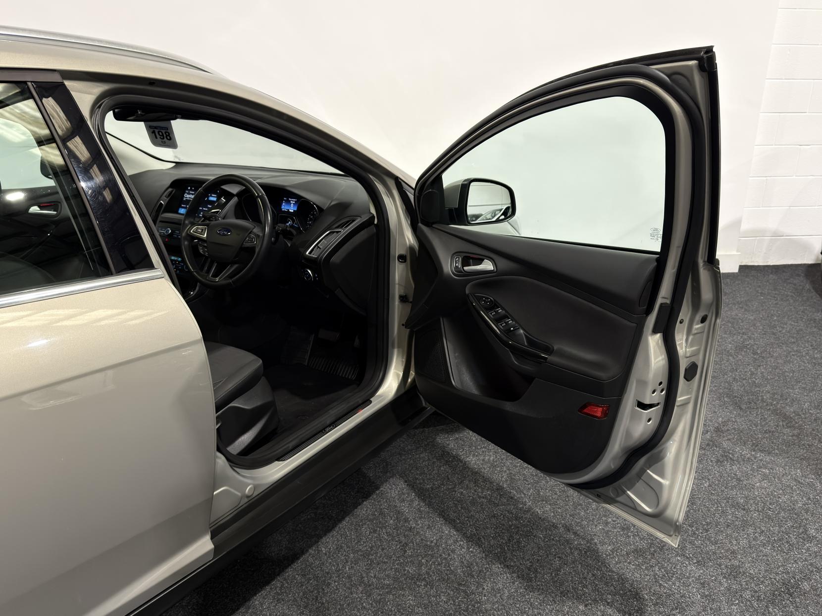 Ford Focus 1.0T EcoBoost Titanium Estate 5dr Petrol Auto Euro 6 (s/s) (125 ps)