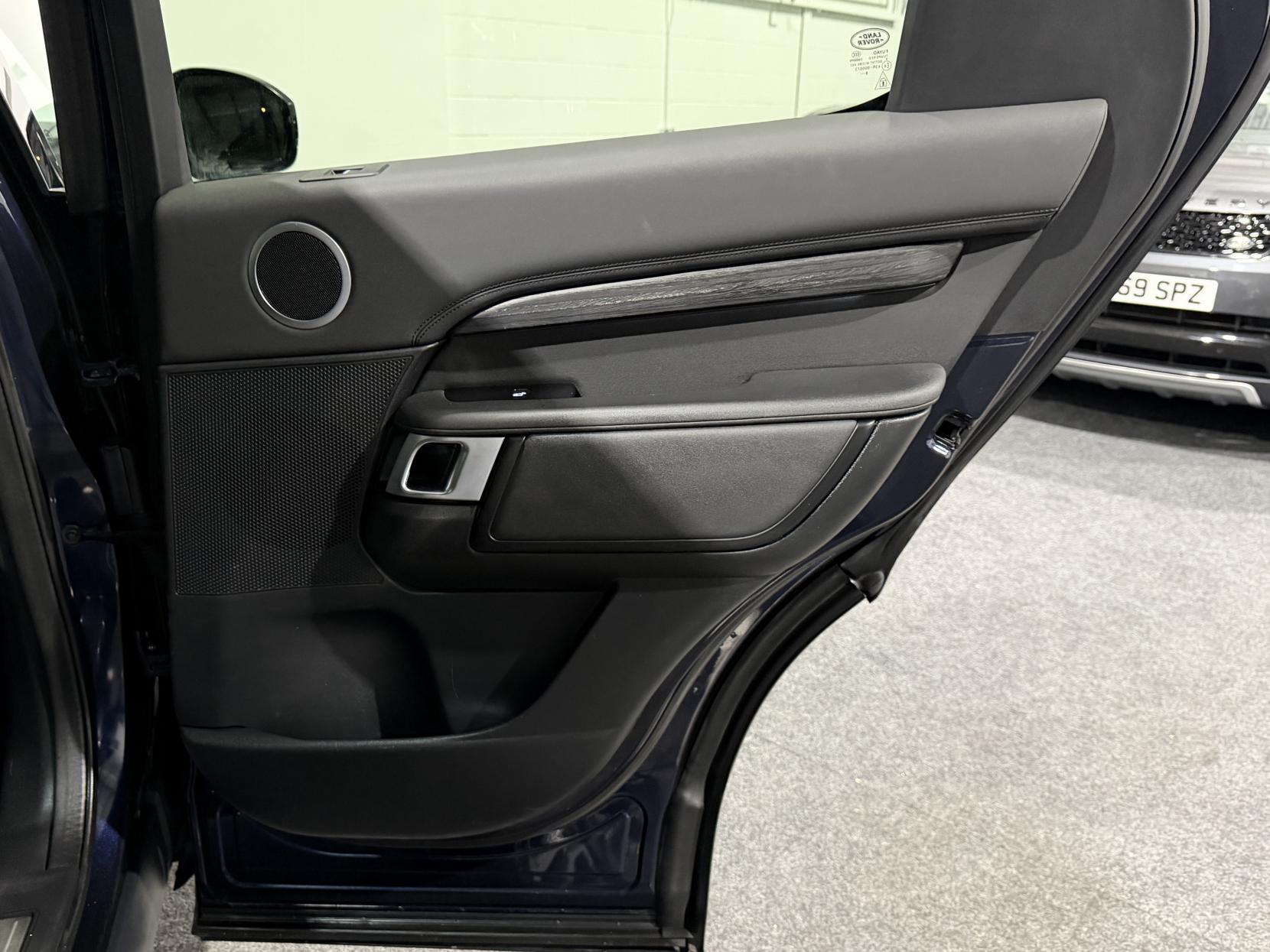 Land Rover Discovery 3.0 SD V6 HSE SUV 5dr Diesel Auto 4WD Euro 6 (s/s) (306 ps)