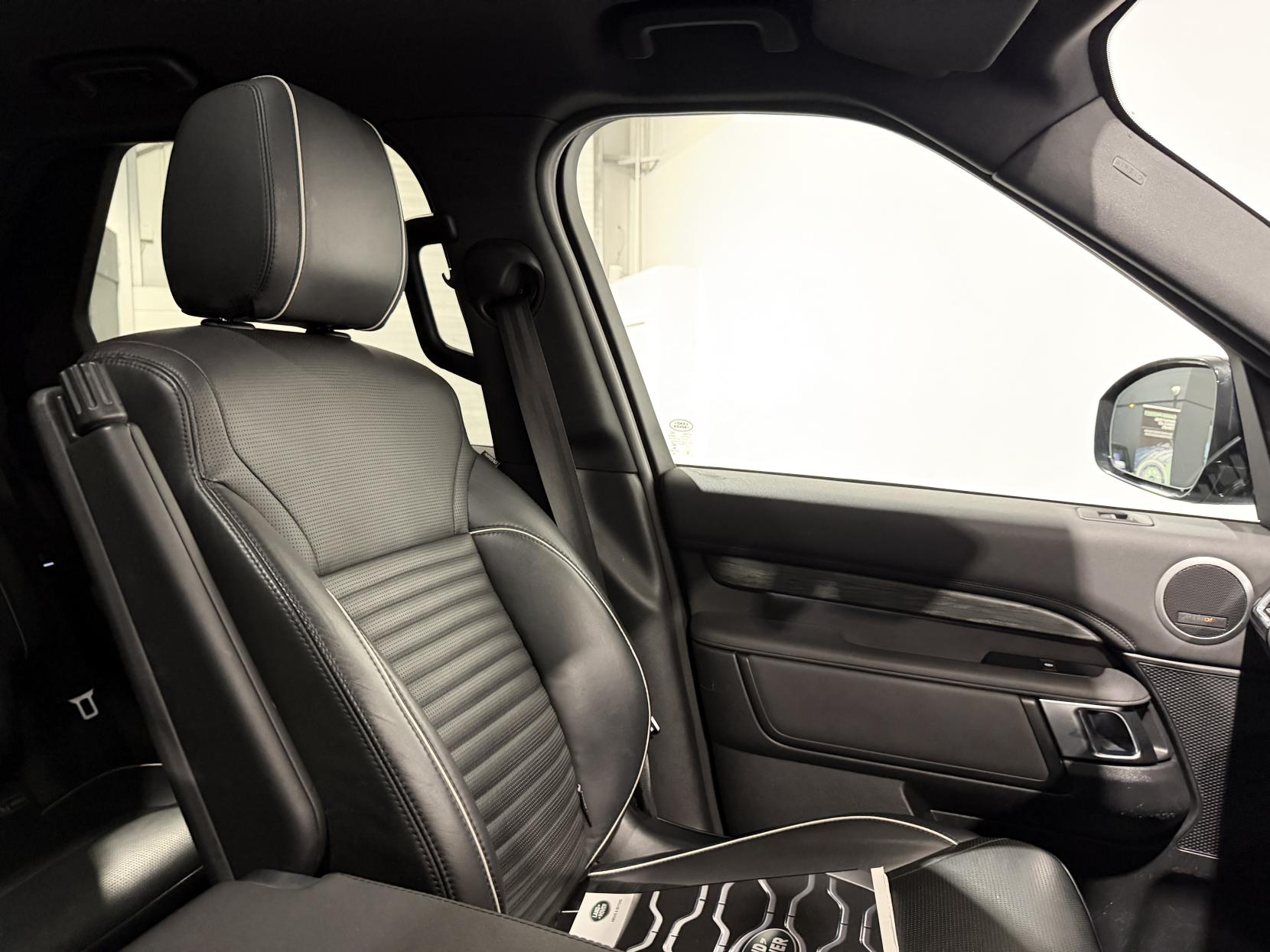 Land Rover Discovery 3.0 SD V6 HSE SUV 5dr Diesel Auto 4WD Euro 6 (s/s) (306 ps)